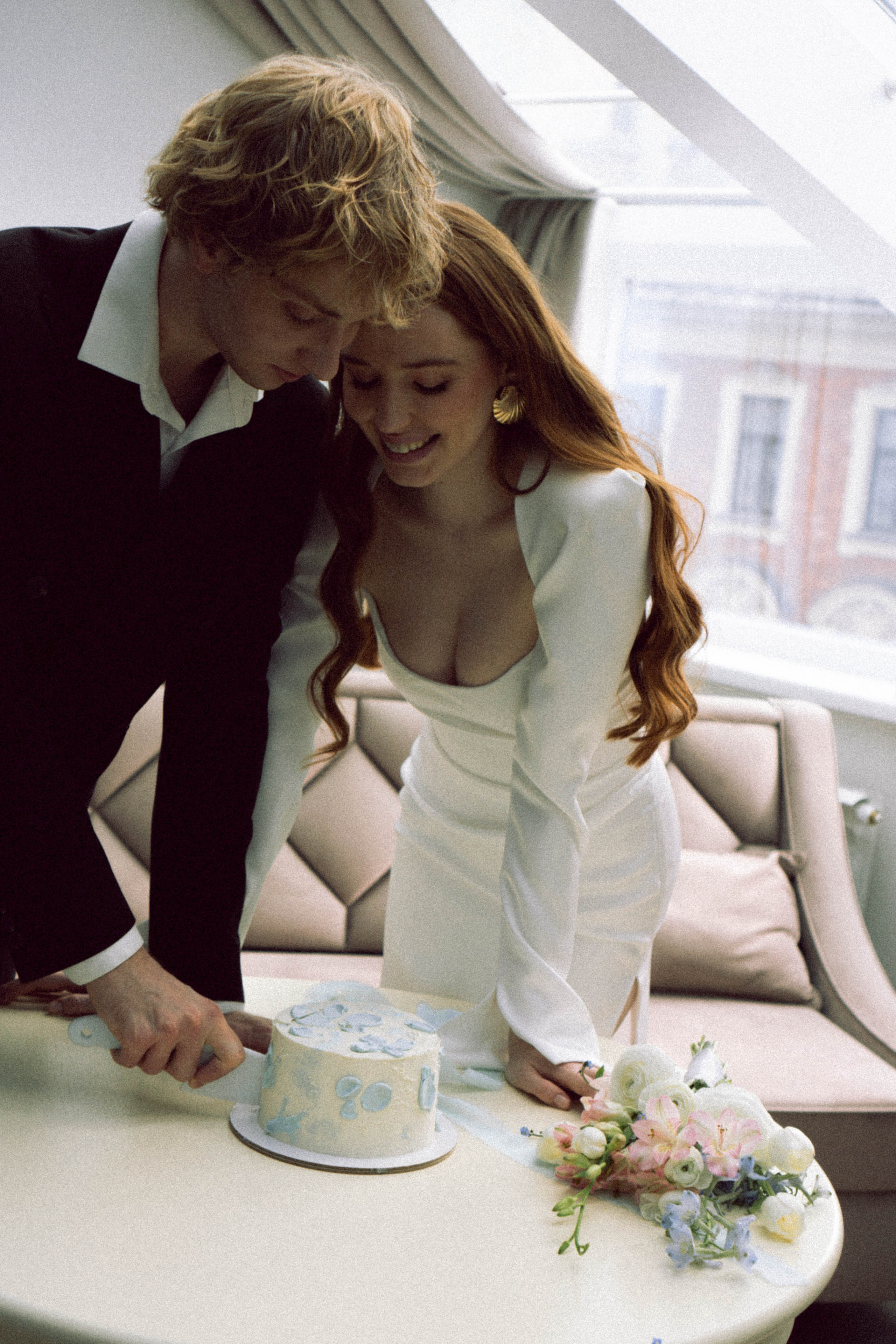 СВАДЕБНАЯ СЬЕМКА В ОТЕЛЕ. СБОРЫ ЖЕНИХА И НЕВЕСТЫ И ТАКЖЕ ТОР И ПОДГОТОВКА К ПРОГУЛКЕ. Профессиональный фотограф, Санкт-Петербург — Виктория Богомолова