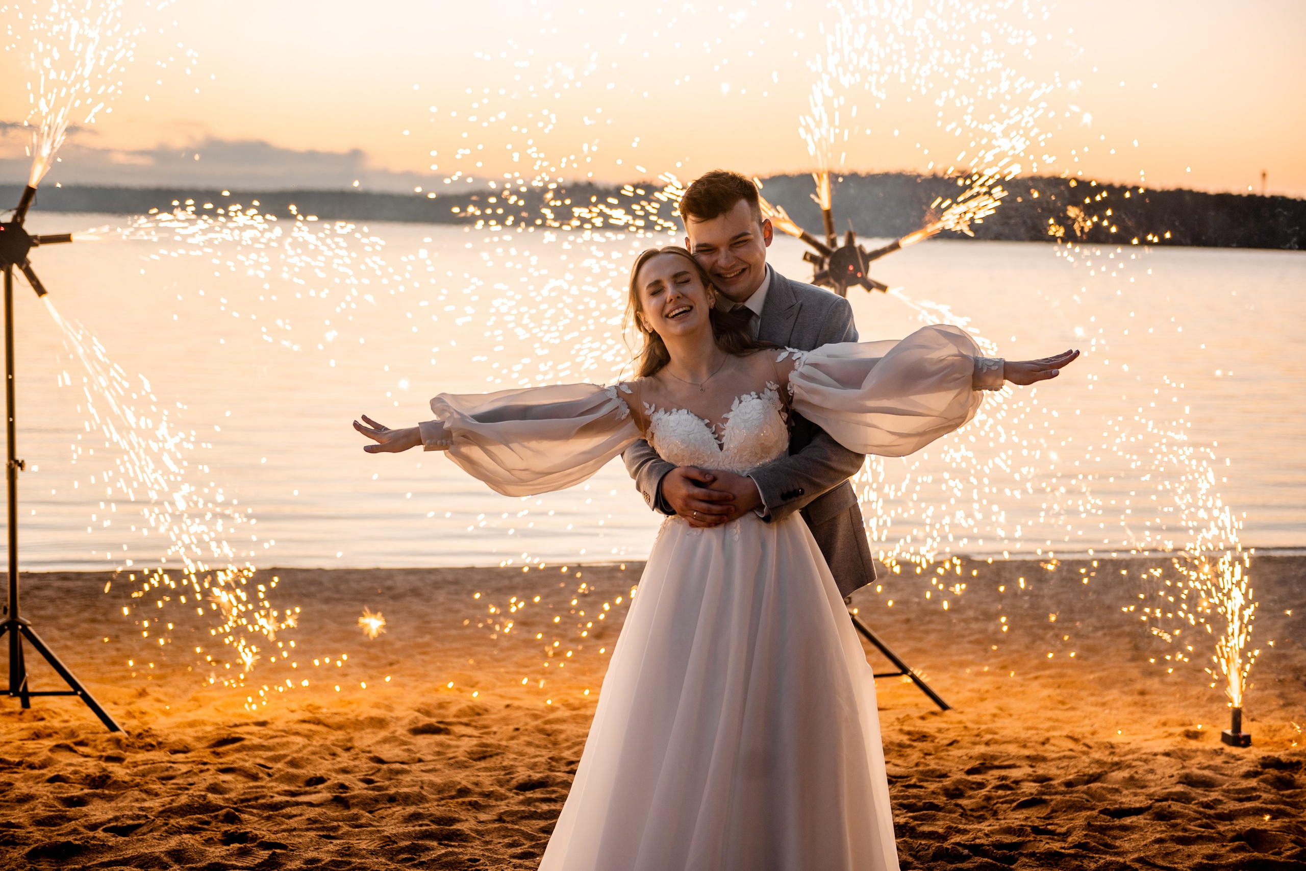 Весь день под дождем, вечером закат на озере. Свадебный и семейный фотограф София Невская