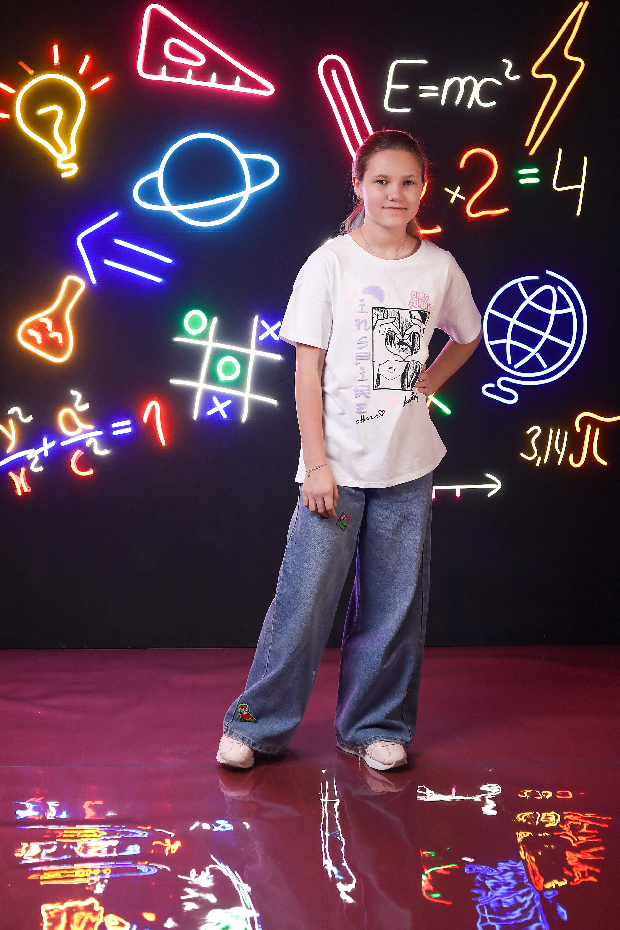 Выпускной альбом "Неон". Выпускные альбомы в Тюмени для школ, садов, вузов спортивных секций