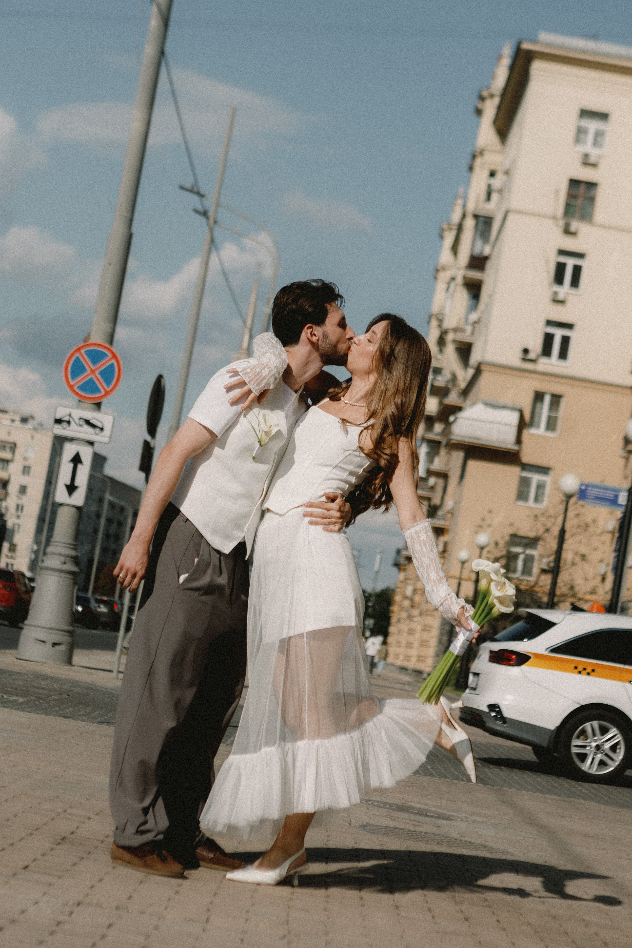 свадебная фотосессия, фотопрогулка, фотосессия для пары, фотограф на свадьбу, фотограф в ЗАГС, свадебный фотограф Москва, фотосессия в городе, фотосессия для влюбленных, фотосессия жениха и невесты, идеи для свадебной фотосессии, фотосессия на Кутузовском проспекте