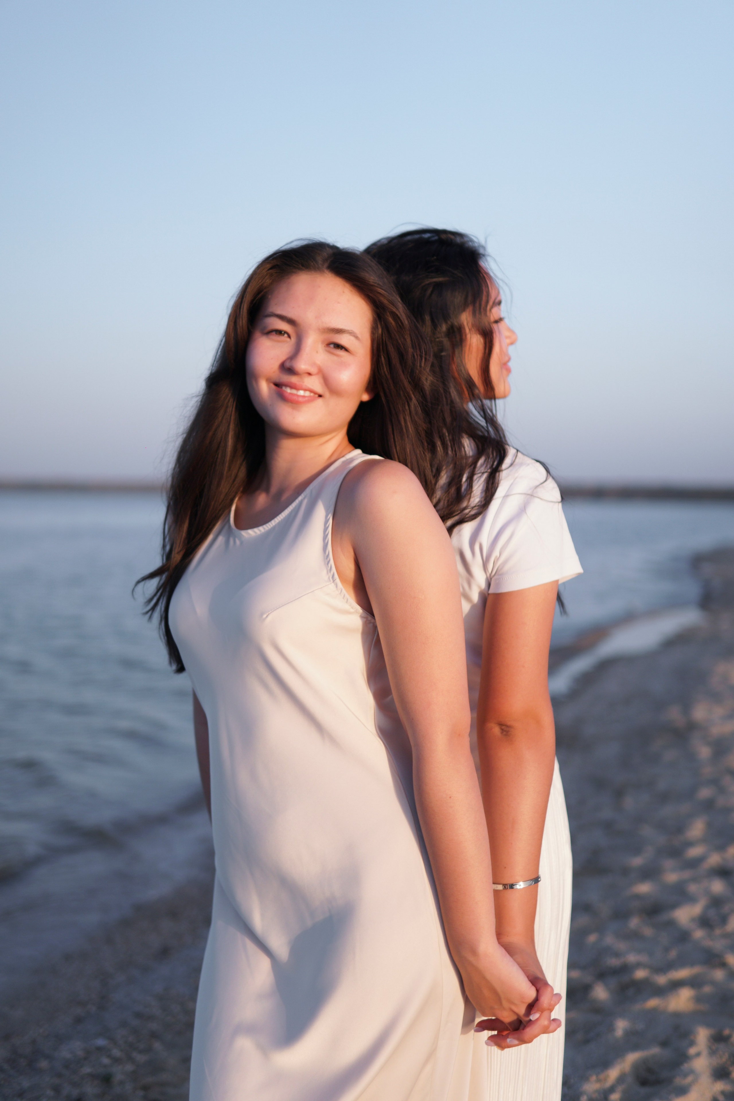 Сестры у моря в Ростове-на-Дону. Фотосессия за городом. Фотограф в Ростове-на-Дону Марина Мальцева