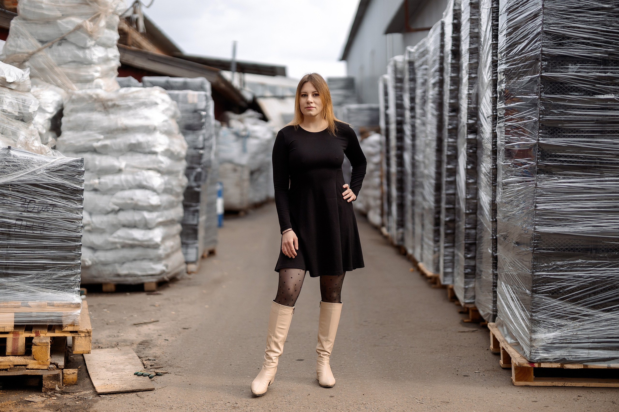 Настя на территории завода «Зингер». Александр Антонов. Профессиональный свадебный, репортажный фотограф в Москве, Подольске. Фото+Видео на любой праздник