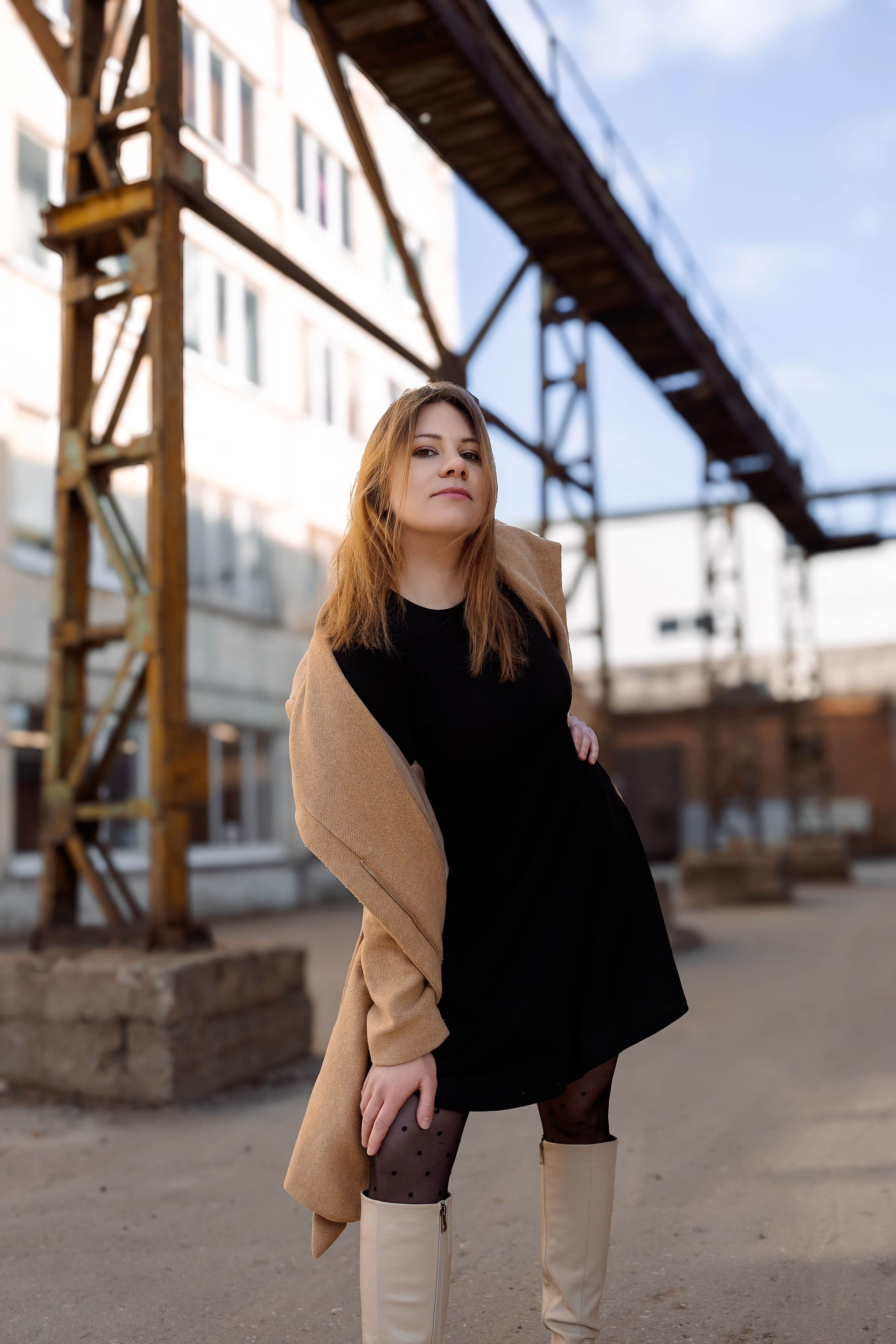 Настя на территории завода «Зингер». Александр Антонов. Профессиональный свадебный, репортажный фотограф в Москве, Подольске. Фото+Видео на любой праздник