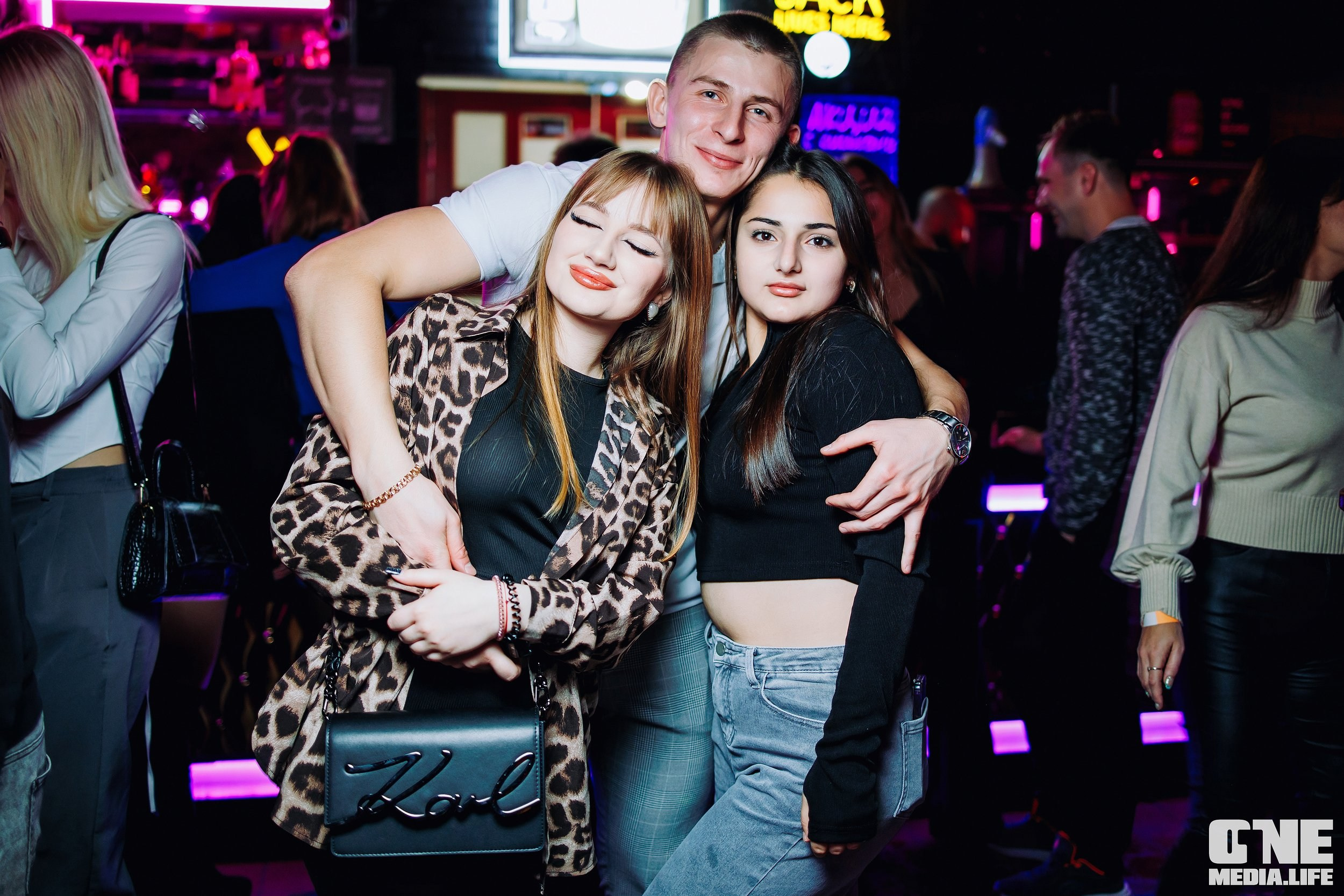 Фоторепортаж из бара XxxX. One Media Life: фоторепортажи, фотоотчеты с мероприятий и заведений