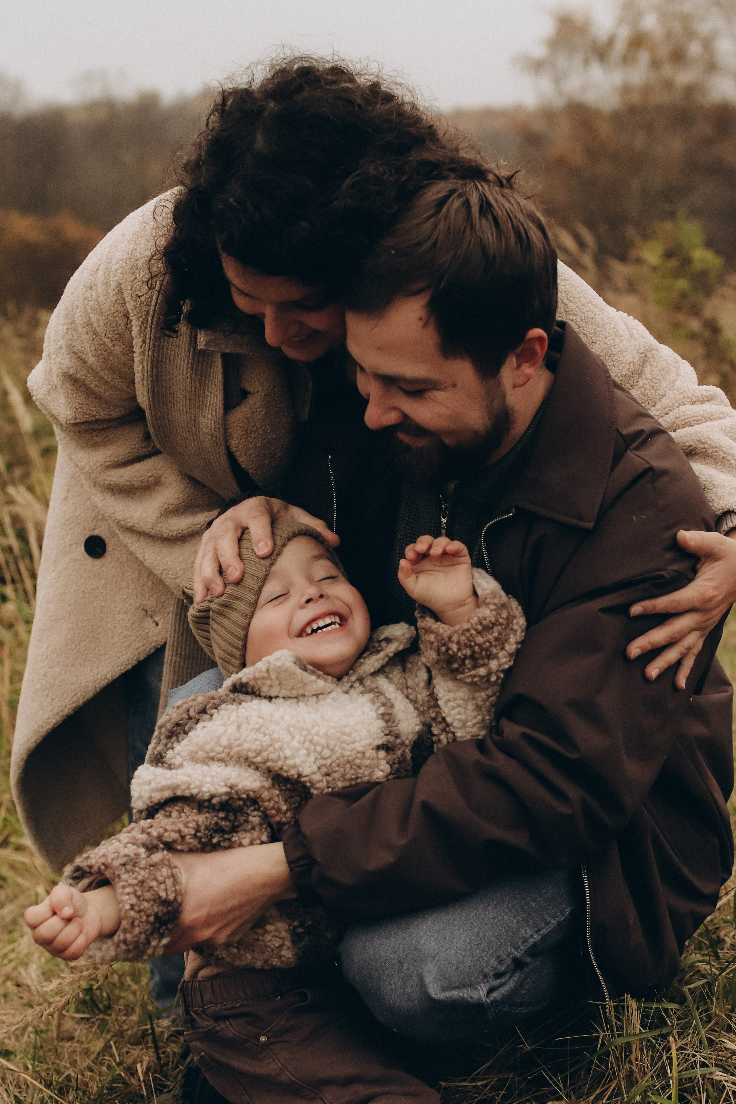 Осенняя прогулка по холмам: Саша, Алёна и Прохор. Свадебный, семейный и детский фотограф в Люберцах Зайцева Анастасия