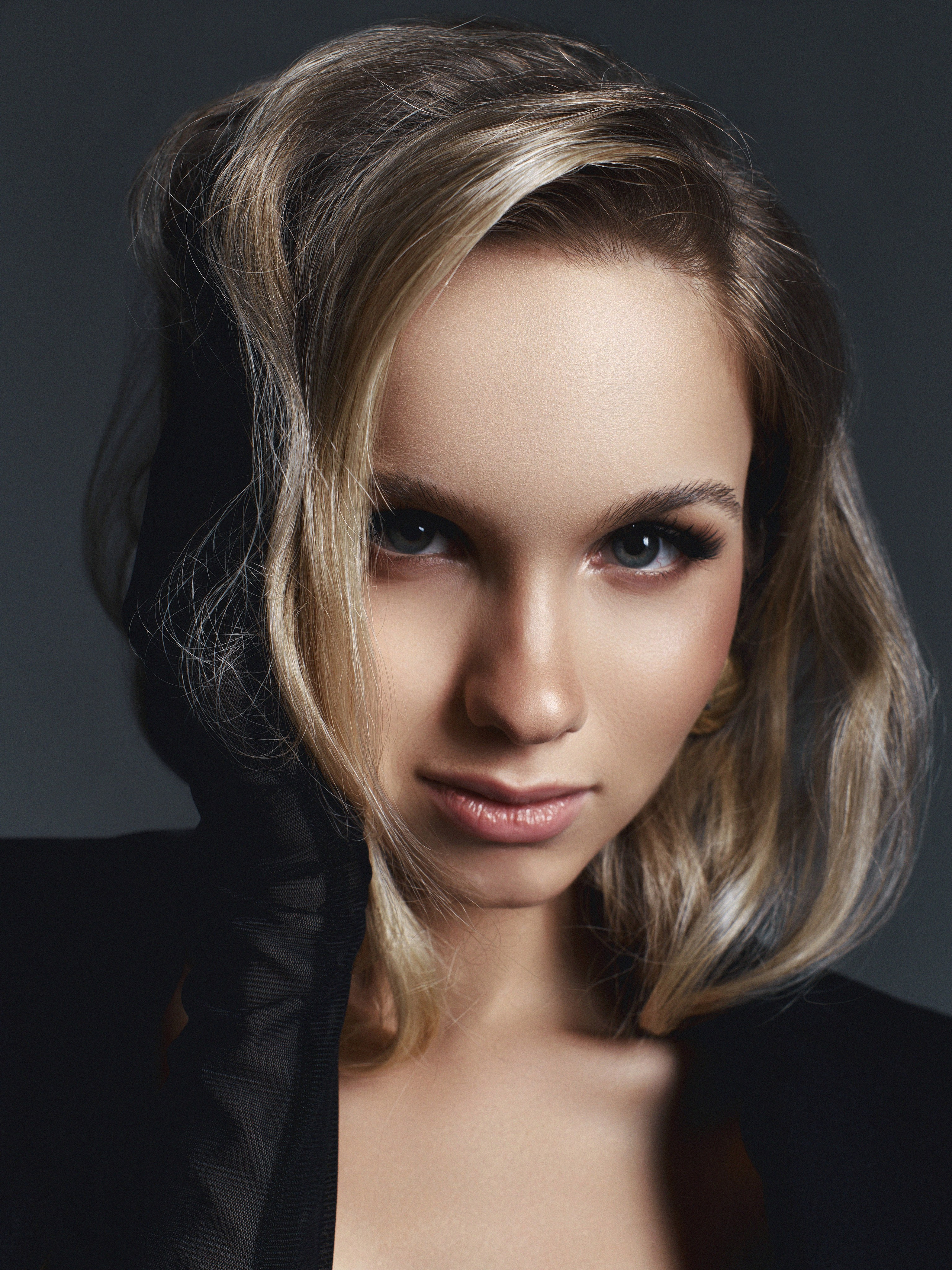 ELIZ. NOIZOMAX Художественный фотограф в Дубай