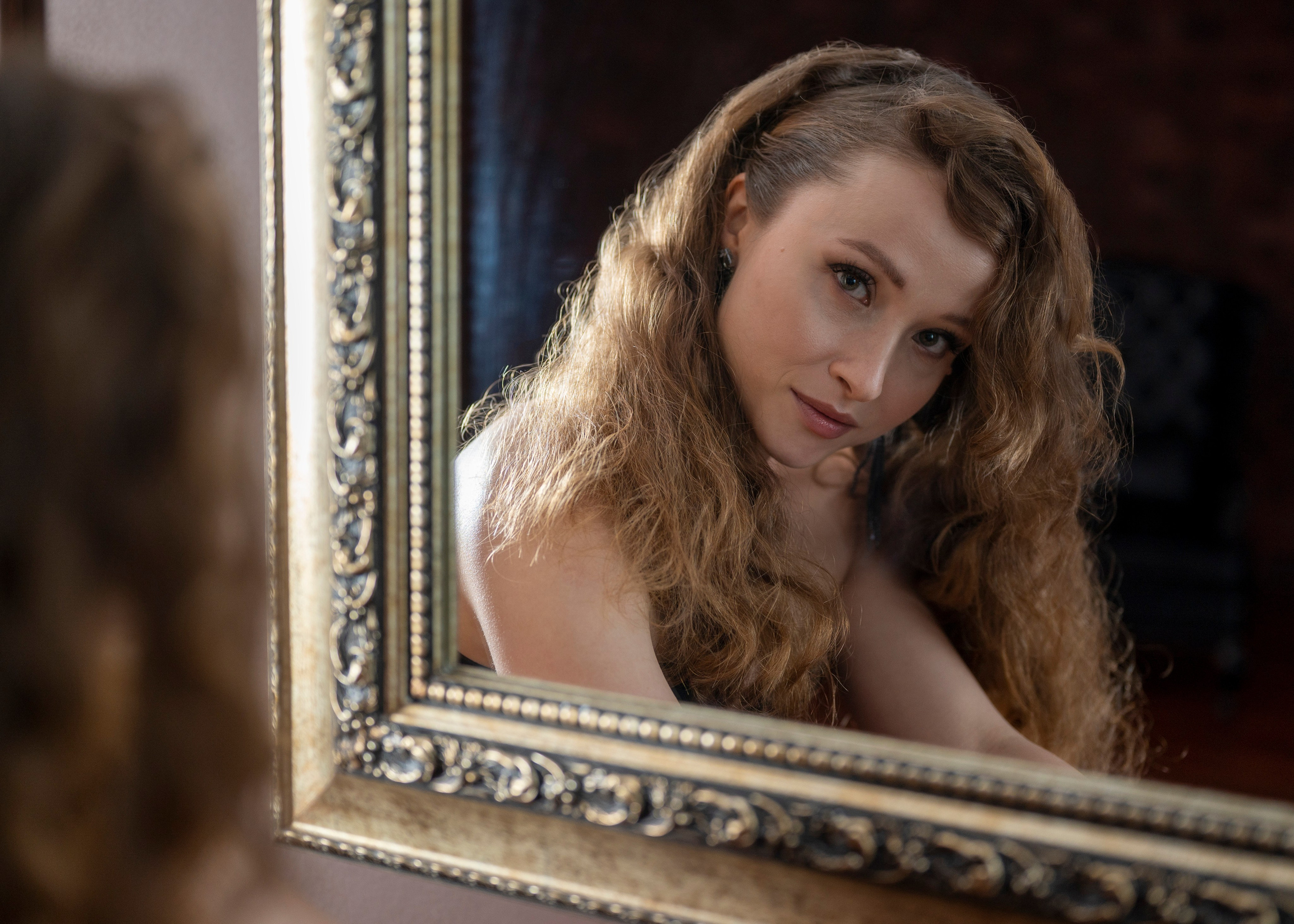 Фотосессия девушки в вечернем изумрудном платье