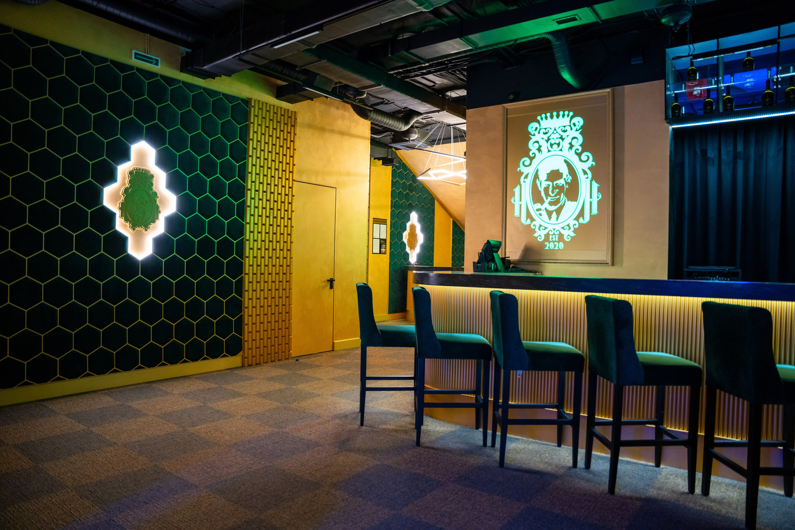 Фотосъемка интерьера стриптиз-клуба Hefner — элитный клуб Краснодара. Интерьерная фотосъемка клуба Hefner в Краснодаре — профессионально. Шедевры для Вас! Фотограф и Видеограф в Краснодаре Пахиев Руслан