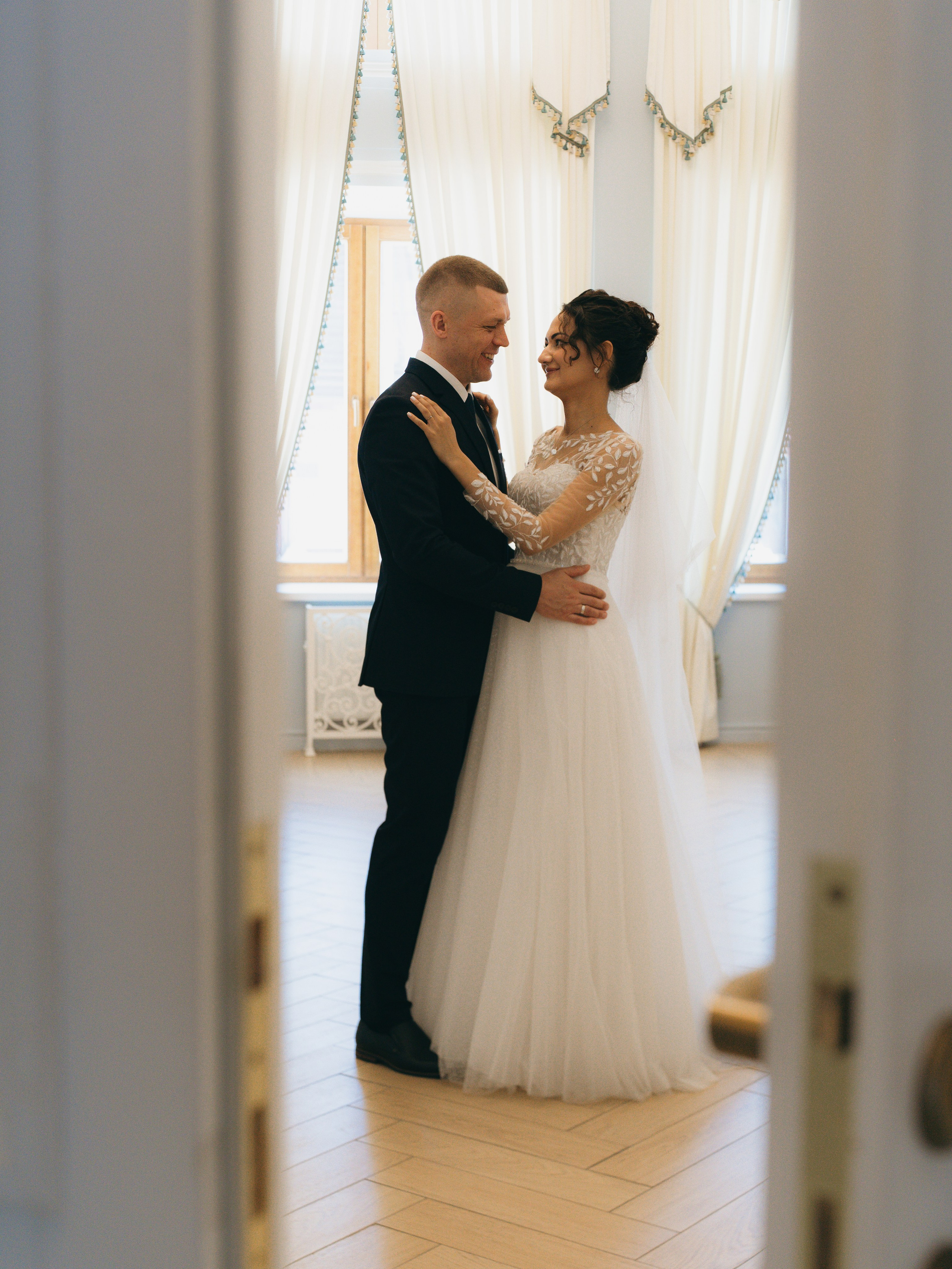 Свадебная фотосессия в загсе. Фотограф из Екатеринбурга Алена Мусалимова