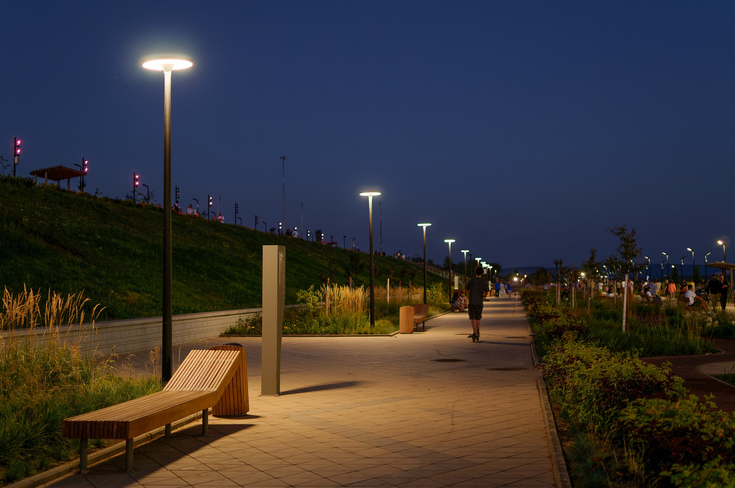 Уличное освещение/набережная. Фотограф Алексей Преображенский