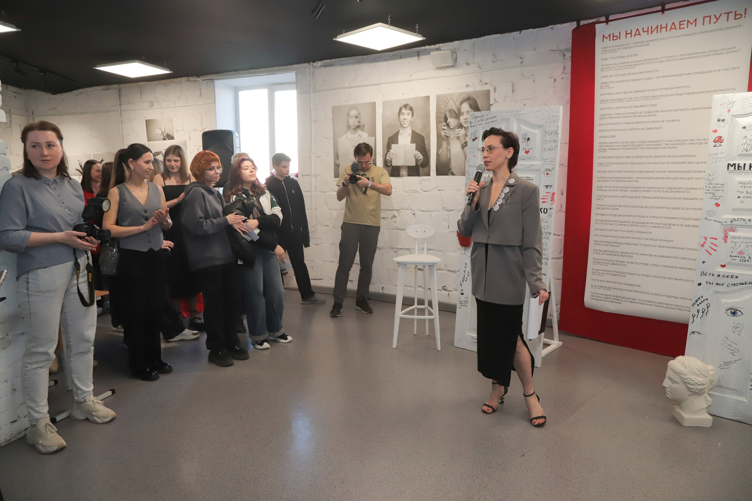 Выставка — проект «Мы начинаем путь!». АРТИКУЛ. Выпускные альбомы Нижний Тагил