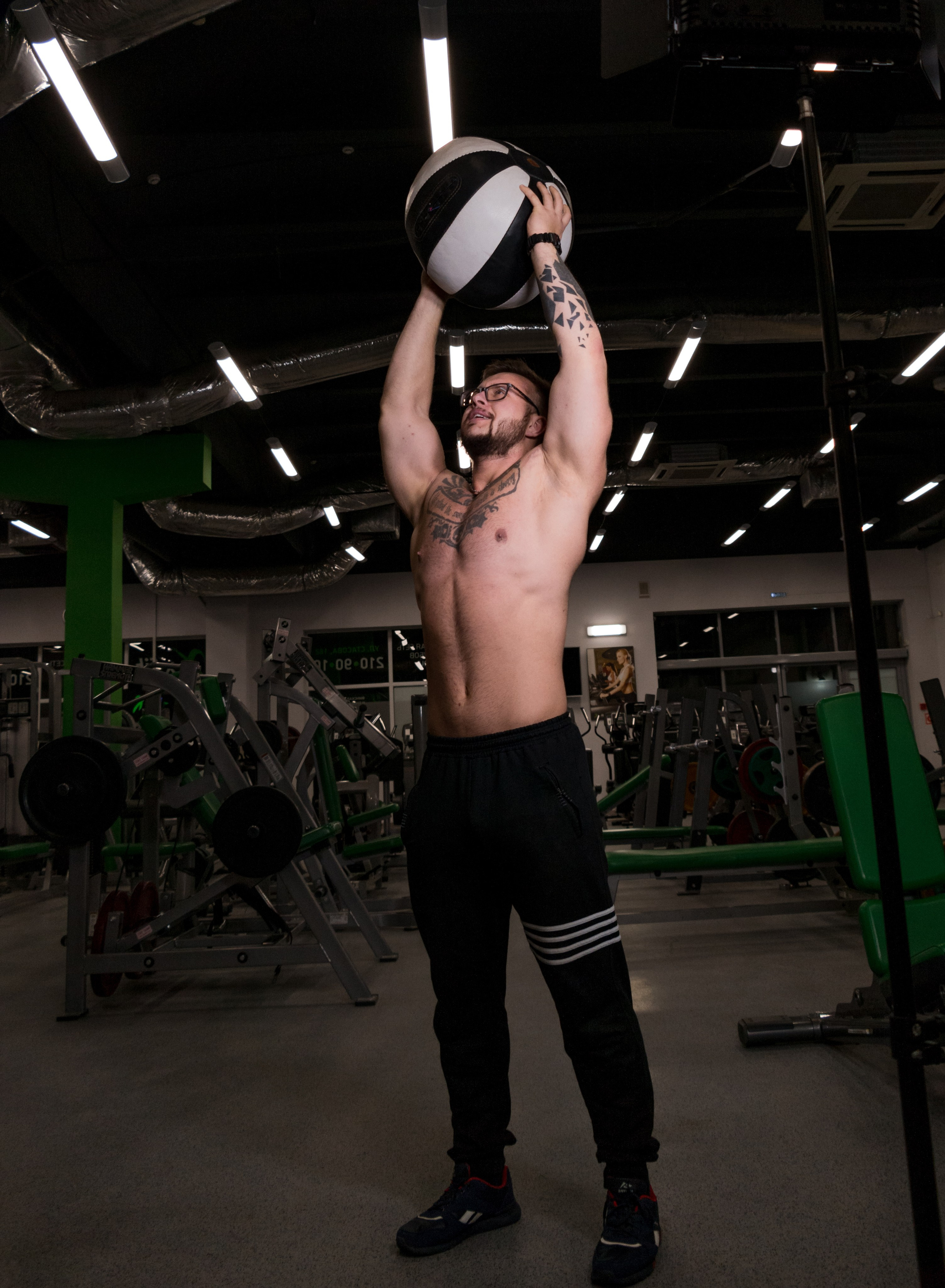 Контент-фотосъемки для экспертов и фитнес тренеров. AI Фотограф Краснодар: мужские и женские фотосессии, стилизация съемки. Нейро-фотосессии онлайн