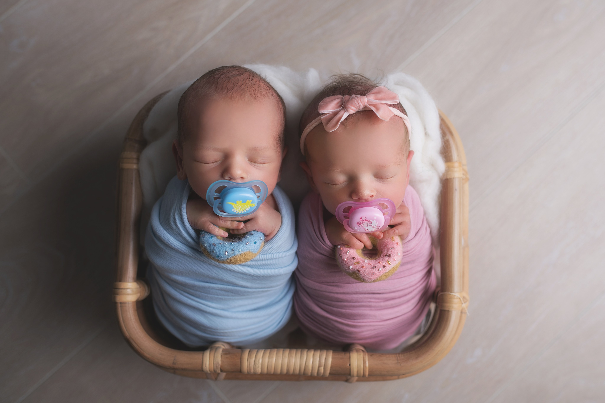 Двойня. Кобякова Мария. Фотограф новорождённых и детей до года город ИРКУТСК