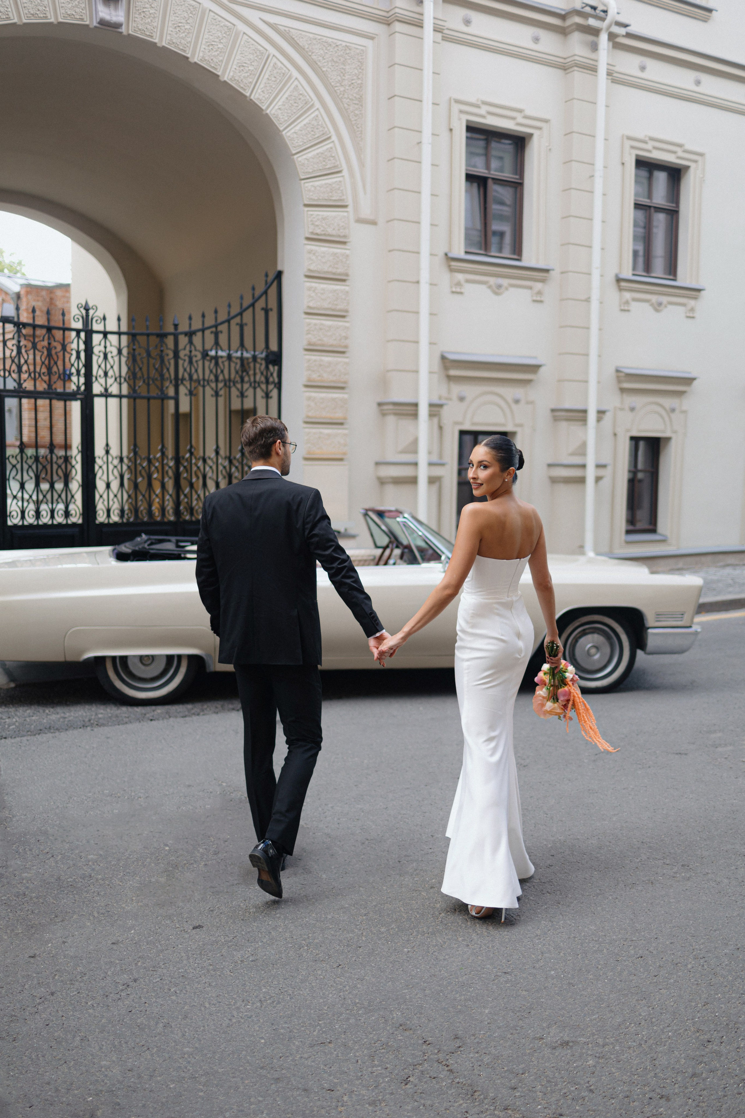 Фотосессия с кабриолетом в Москве свадебная. Свадебный фотограф Москва. Фотограф в Москве Валерия Рожкова