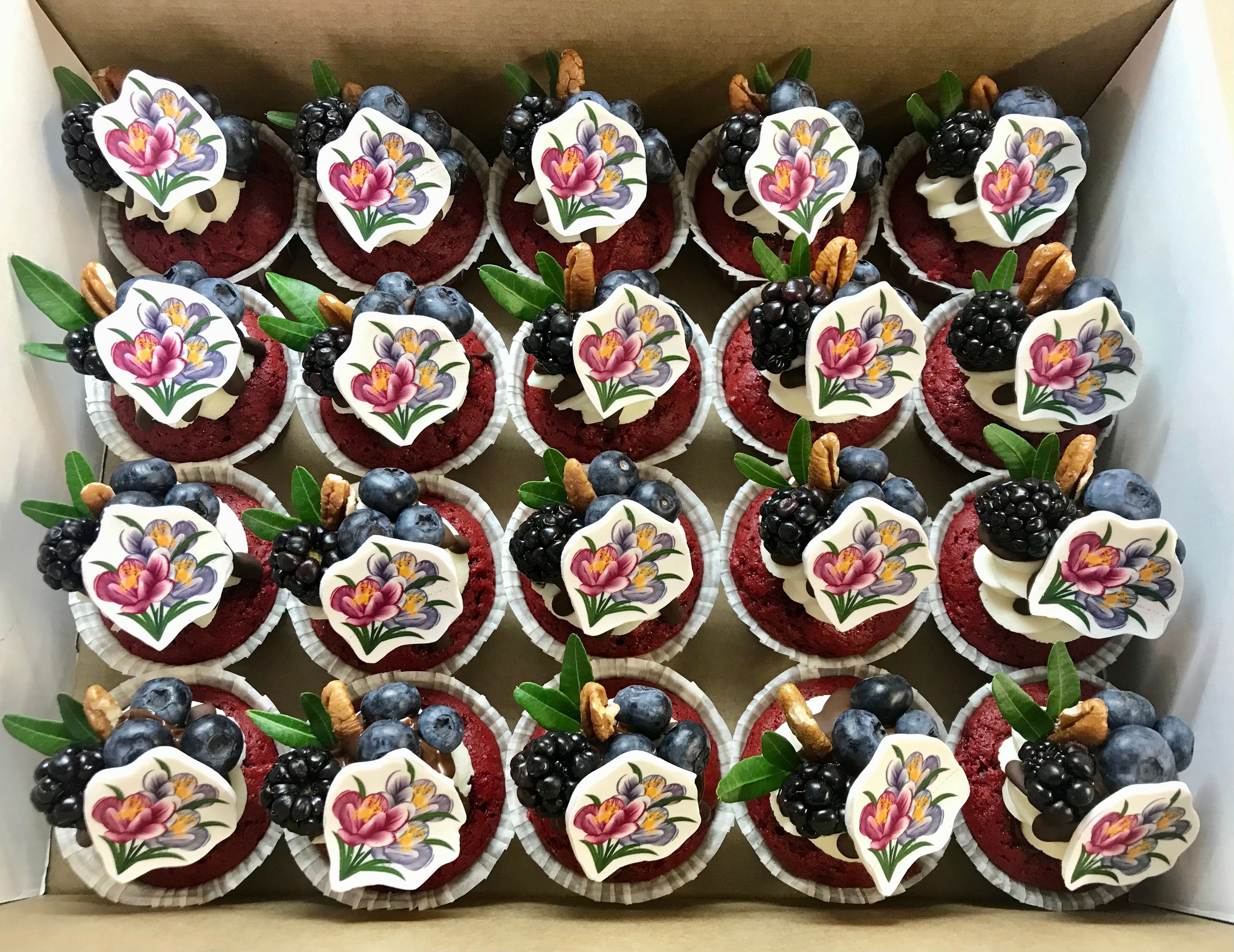 Капкейки фуршетные с логотипом. Katyasugarsugar капкейки, зефир, торты Москва