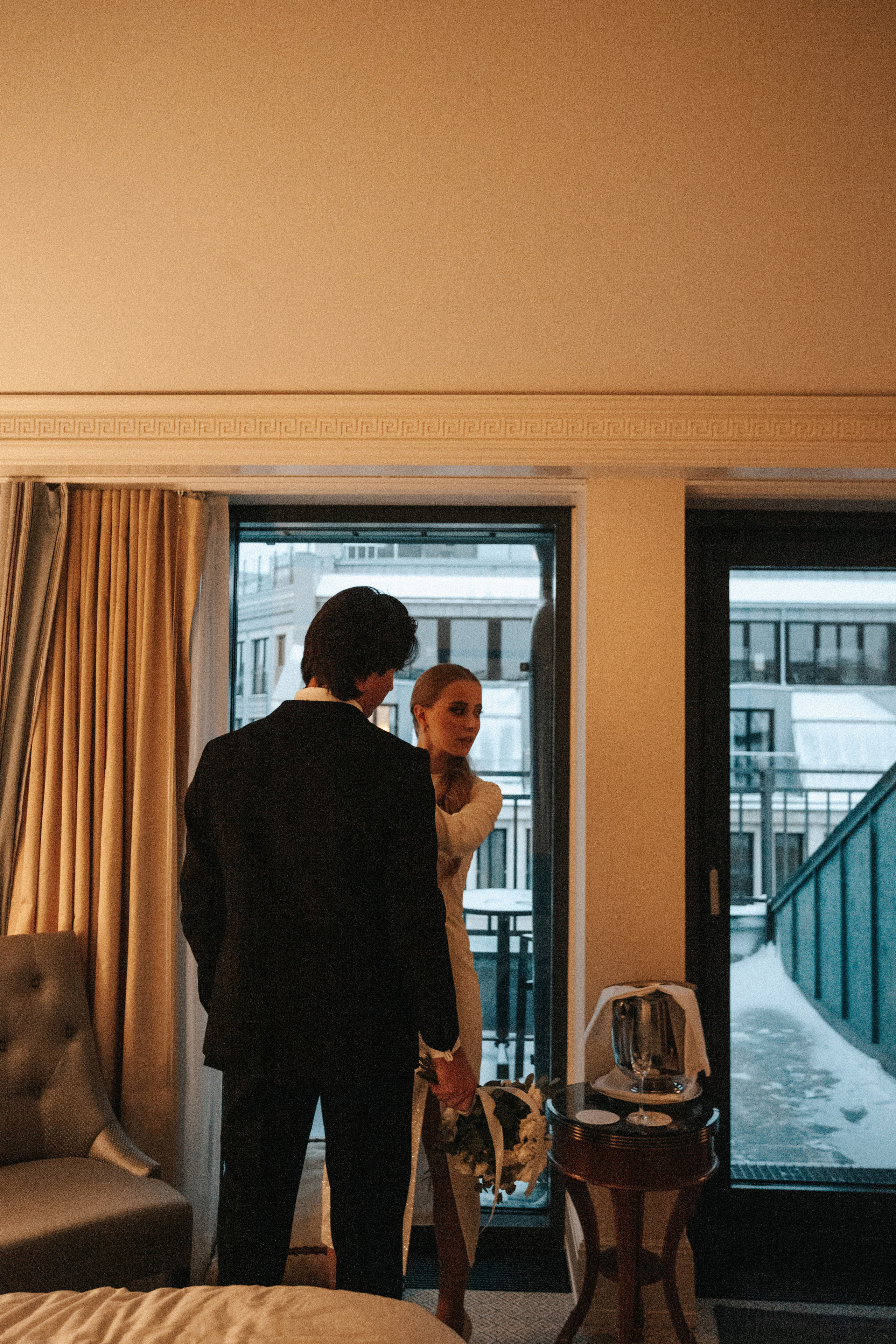 Свадебные. Честные истории о жизни города и его людях