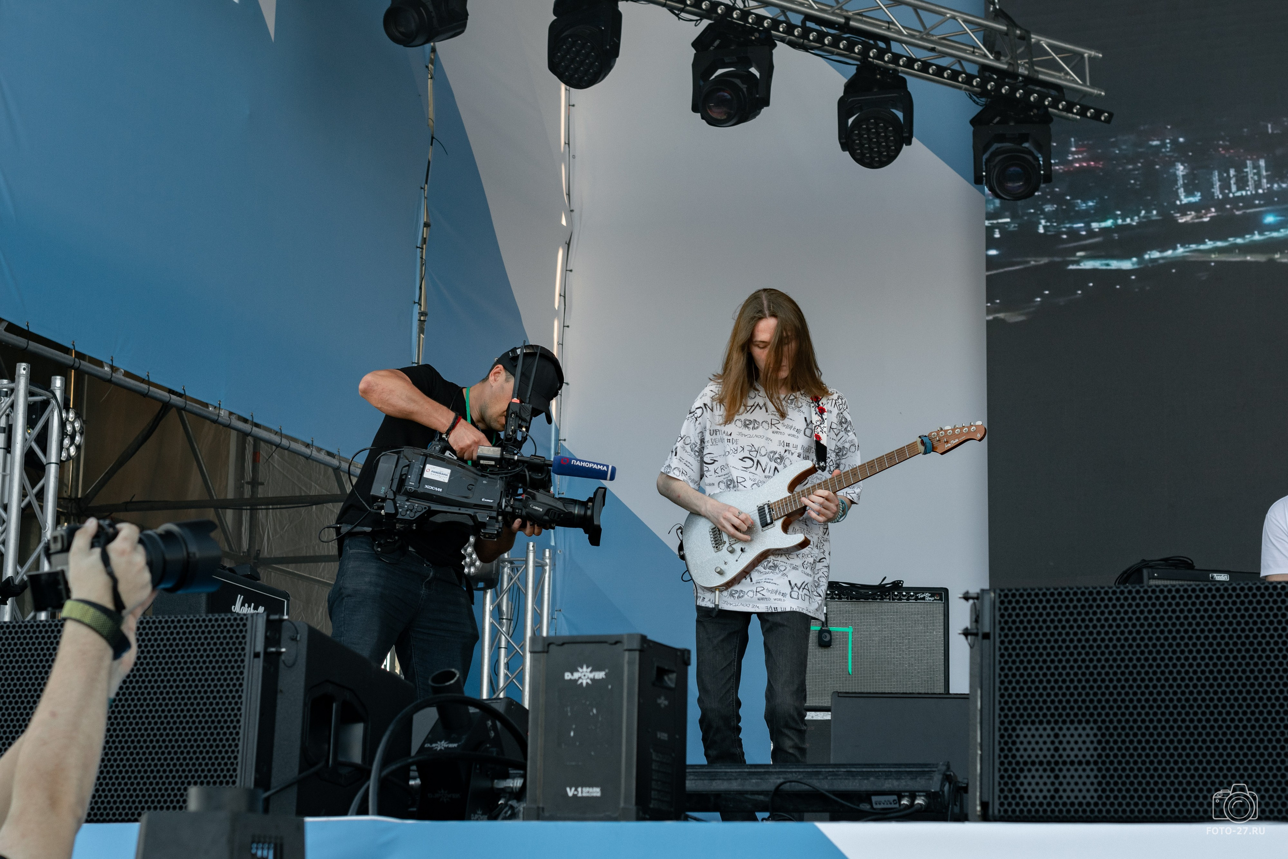 Антон Курдюмов фотограф в Хабаровске Рина Курдюмова фото27 foto27 Антон Дорофеев репортажный репортаж документалист Тони и Рина фотосоздатели ПаПаРоК Рок над Амуром 2024 фестиваль Хабаровск