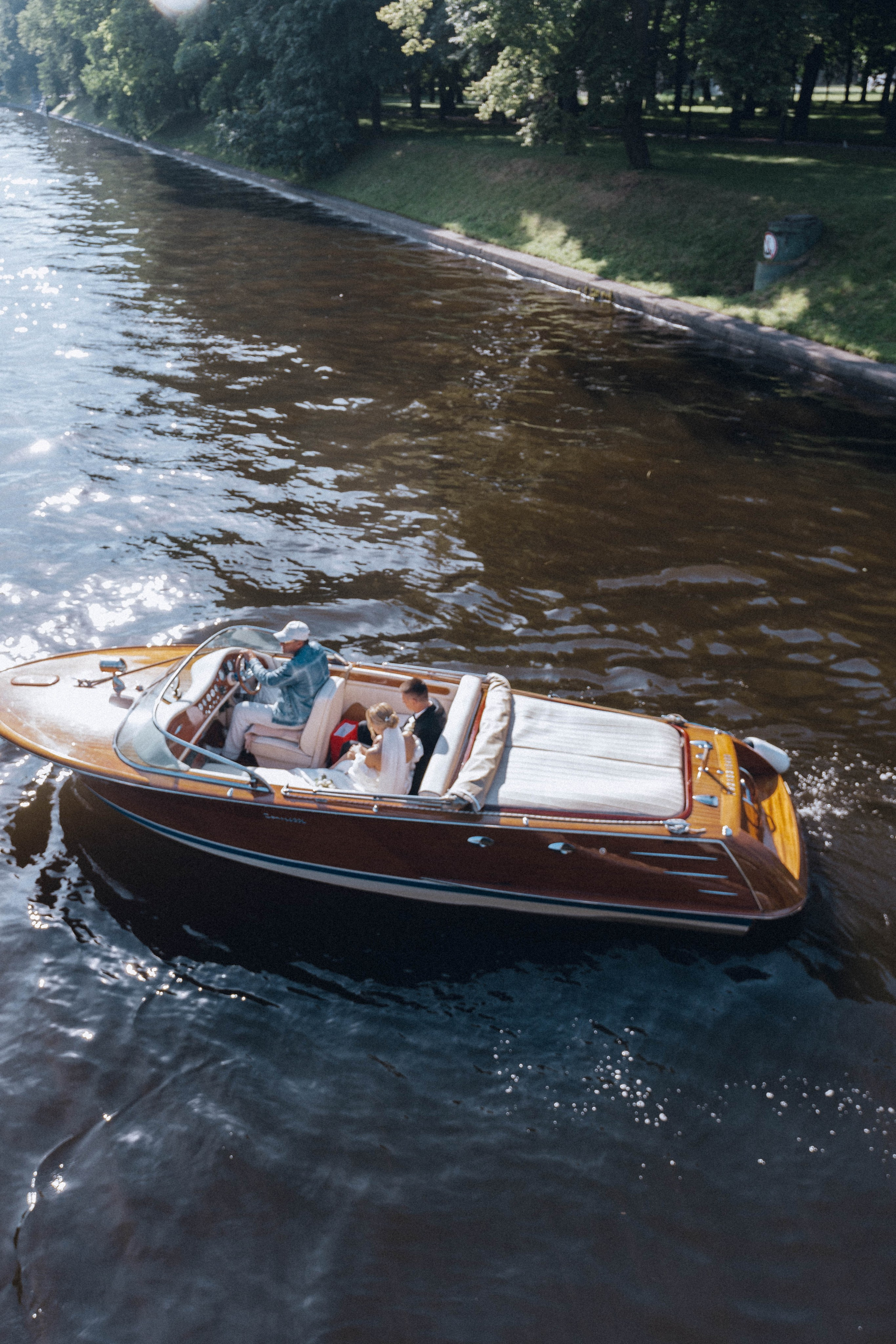 СВАДЕНБНАЯ СЬЕМКА НА КАТЕРЕ ПО КАНАЛАМ САНКТ-ПЕТЕРБУРГА И В АКВАТОРИИ НЕВЫ. Профессиональный фотограф, Санкт-Петербург — Виктория Богомолова