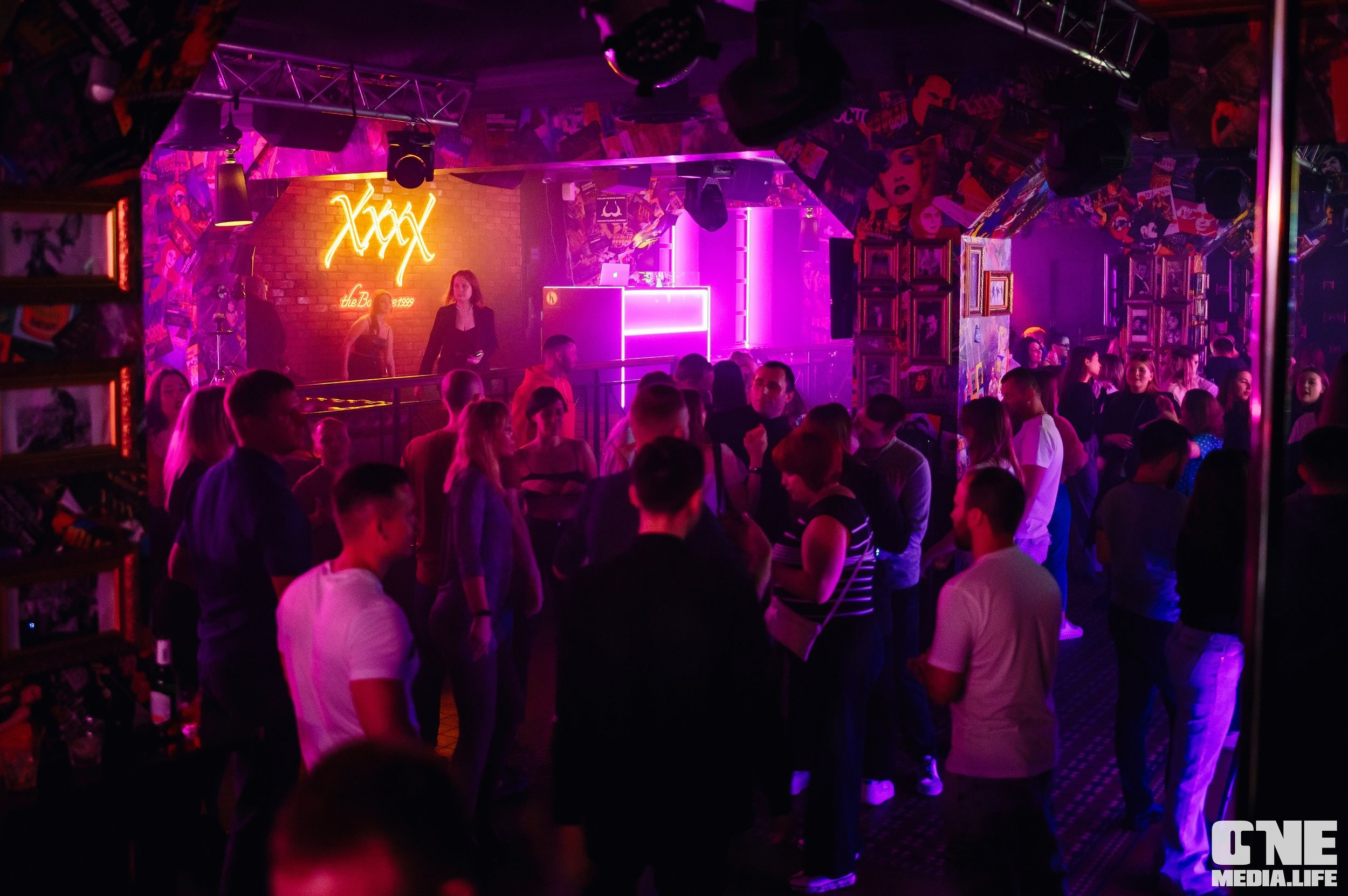 Фоторепортаж из бара XxxX. One Media Life: фоторепортажи, фотоотчеты с мероприятий и заведений