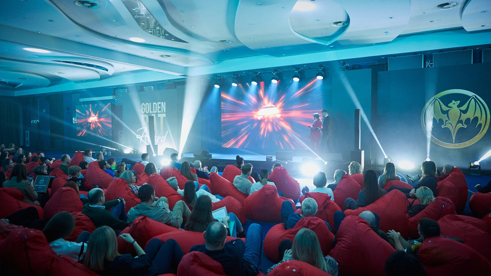 Фотограф на корпоративе BACARDI Golden Bat — репортажная съёмка в Москве. Репортажный фотограф в Москве — Дмитрий Тарасов | Съёмка мероприятий, концертов, корпоративов