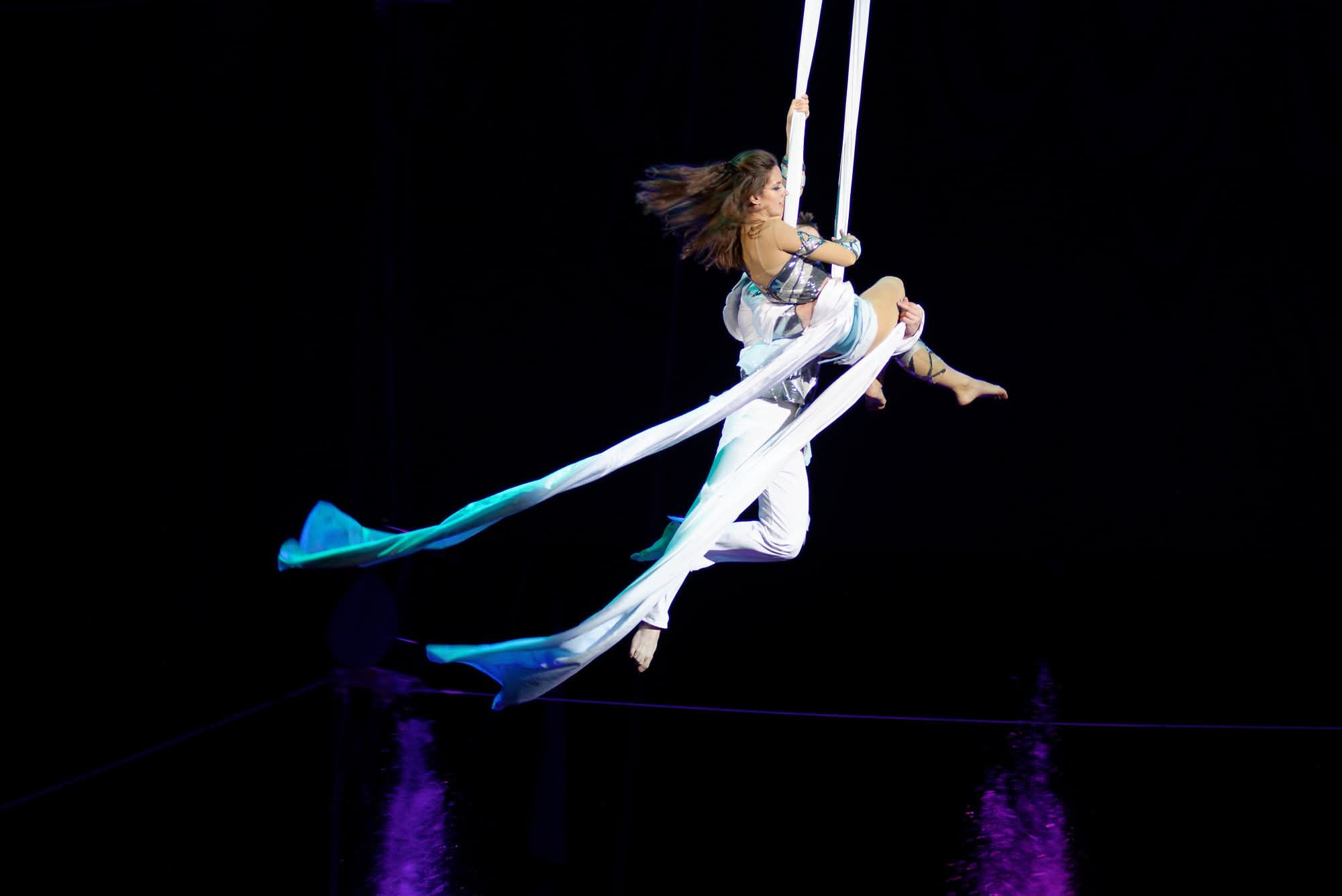  #цирк;#circus;#цирковоеискусство;#acrobatics (акробатика);#aerialist (воздушная гимнастика);#aerialsilks (воздушные полотна);#aerialhoop (воздушное кольцо);#contortion (конторсия, гибкость);#жонглёр;#клоун;#трапеция;#circuslife (жизнь цирка);#цирковойномер;#cirquedusoleil ;#цирковаятруппа.#цирк_фотограф;#фото_цирк;#circus_photography;#цирковыекадры;#закулисыцирка;#backstagecircus.