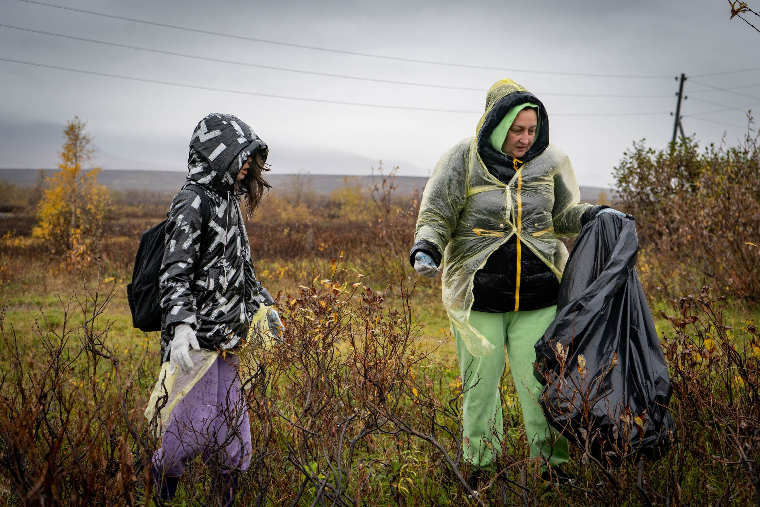 Уборка перрона п.Полярный, станция «110 км». Фотограф Екатерина Зорина