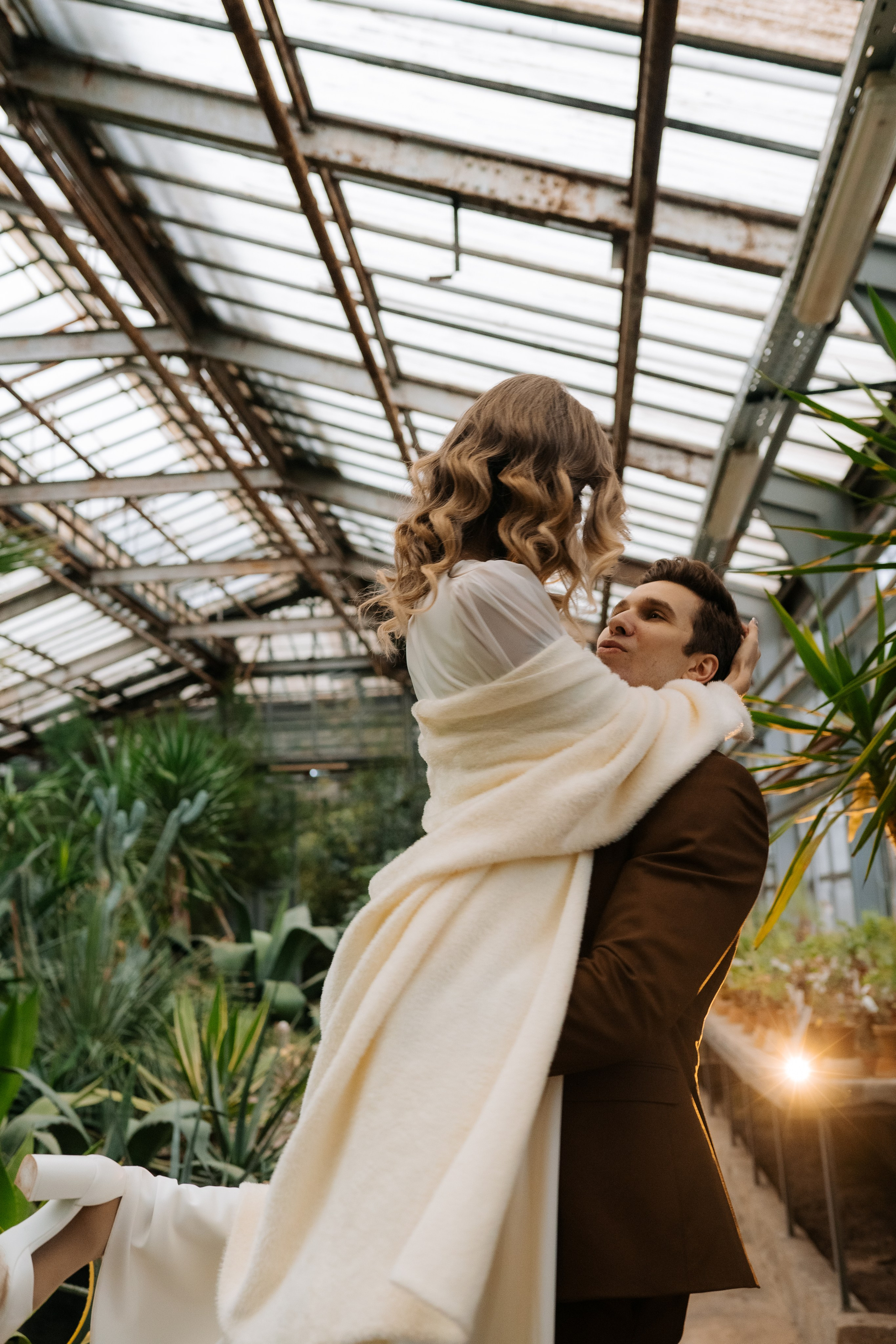 Свадебная фотосессия в оранжерее, Москва. Свадебный фотограф в Москве Анна Полушина
