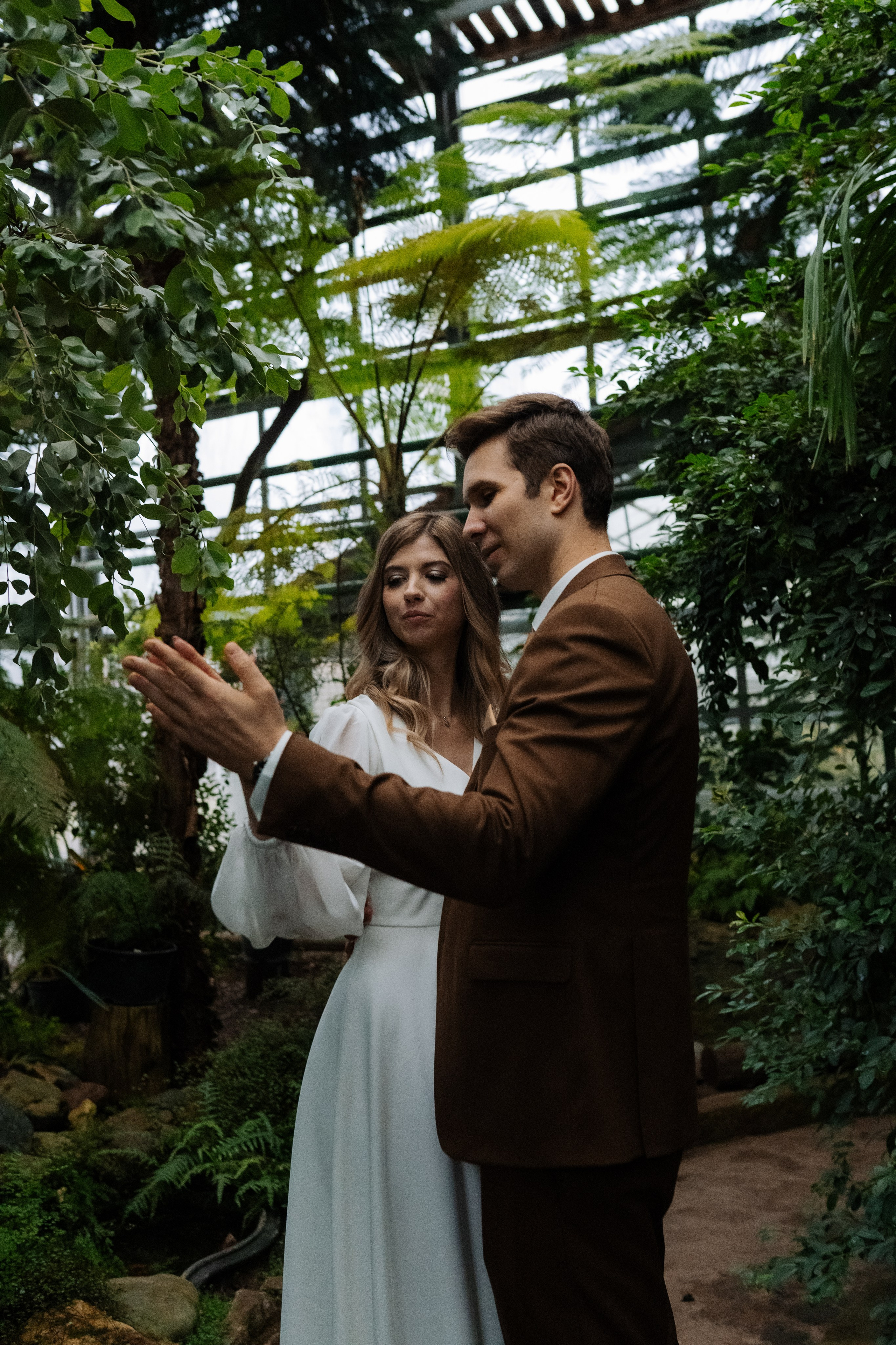 Свадебная фотосессия в оранжерее, Москва. Свадебный фотограф в Москве Анна Полушина