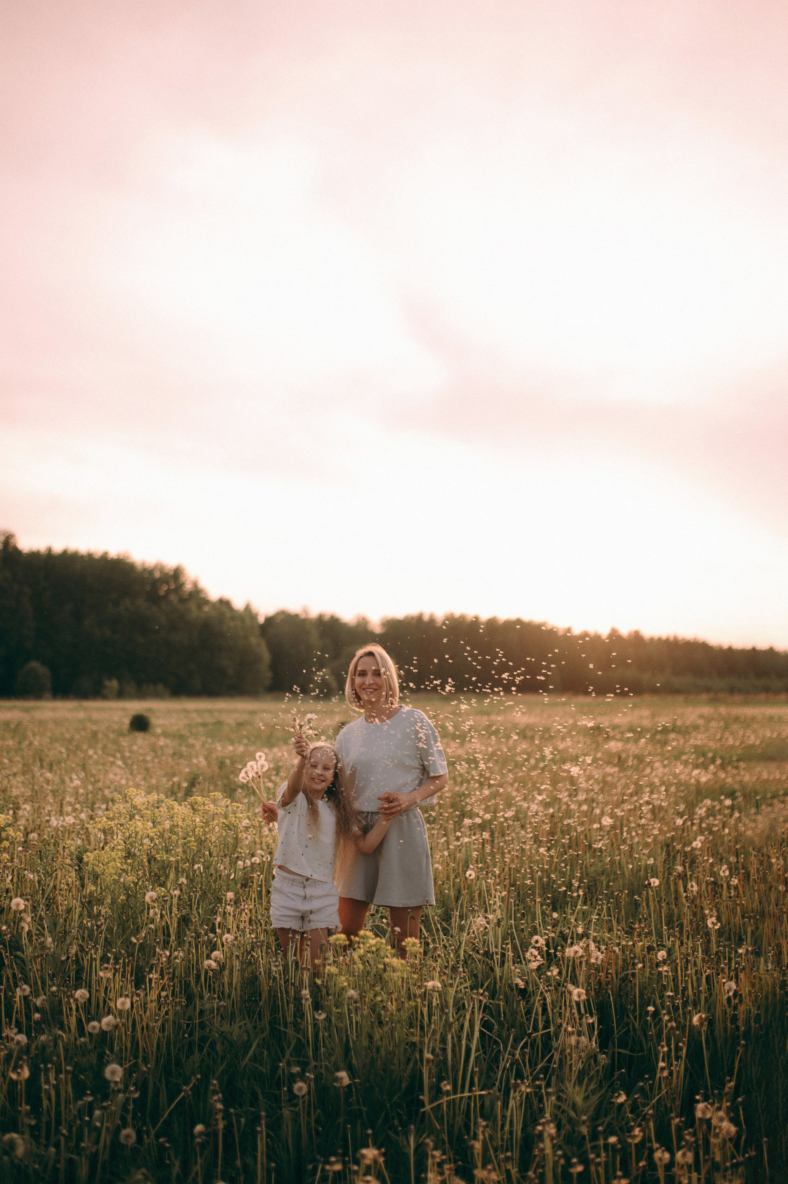 Валя и Лена. Фотограф, г. Лесной Свердловской области