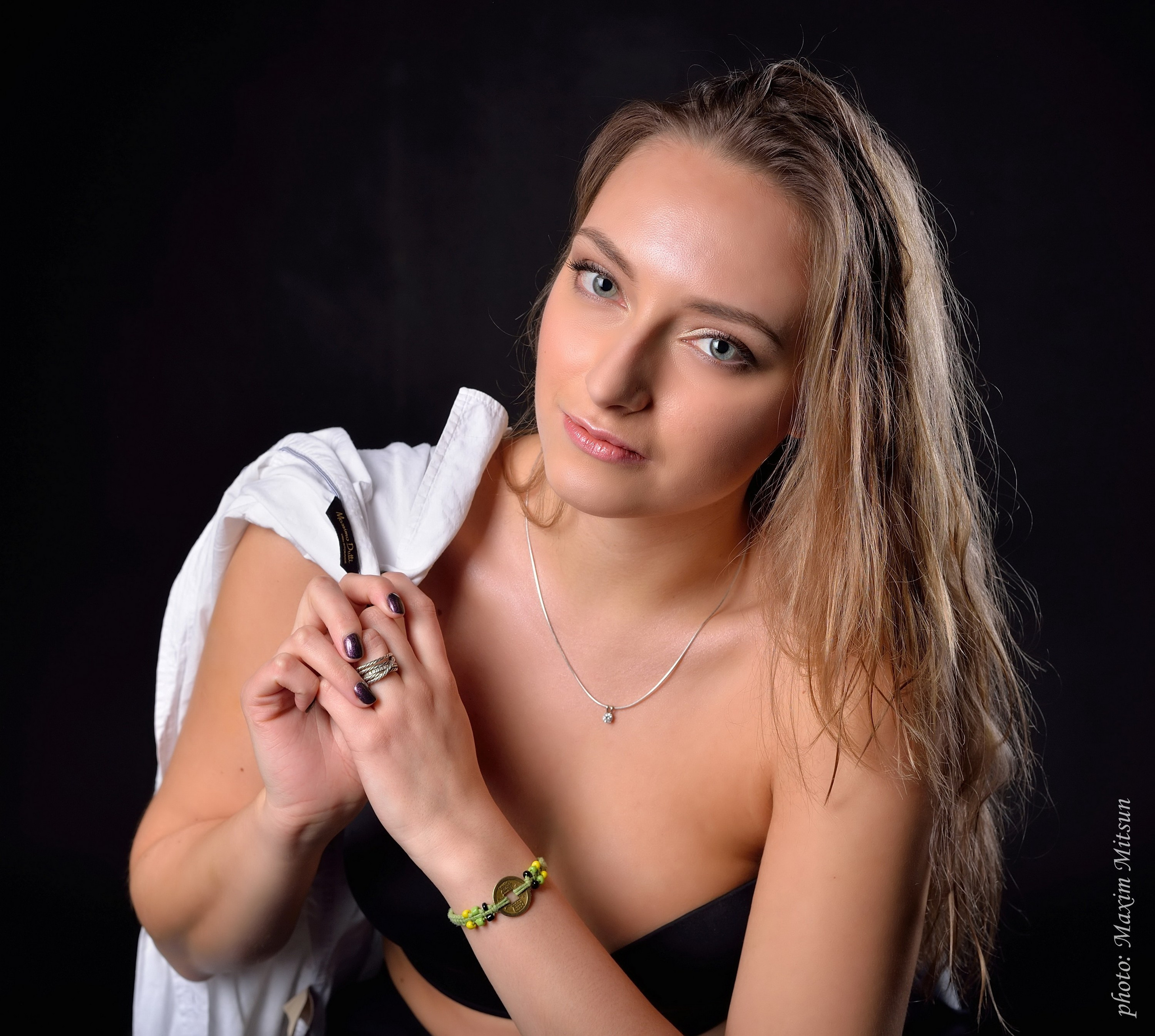 Портреты в студии. Фотограф Максим Мицун. Портрет, свадьба, репортаж, каталог