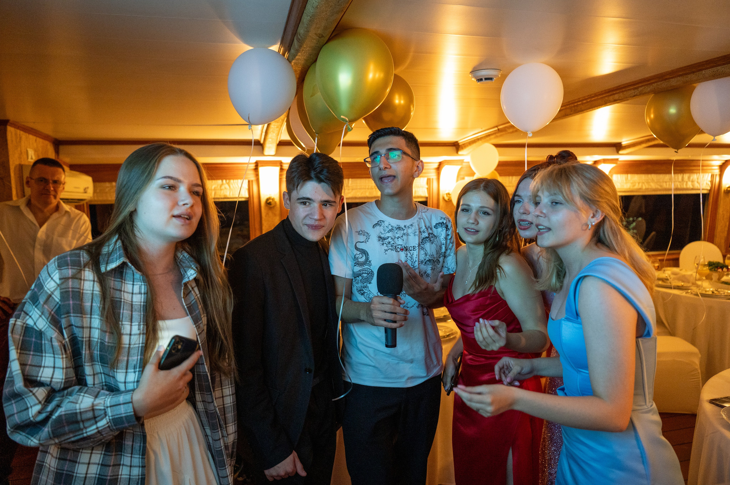 Выпускной вечер 11 класс на теплоходе. Детский и семейный фотограф г. Москва Оксана Катаджи