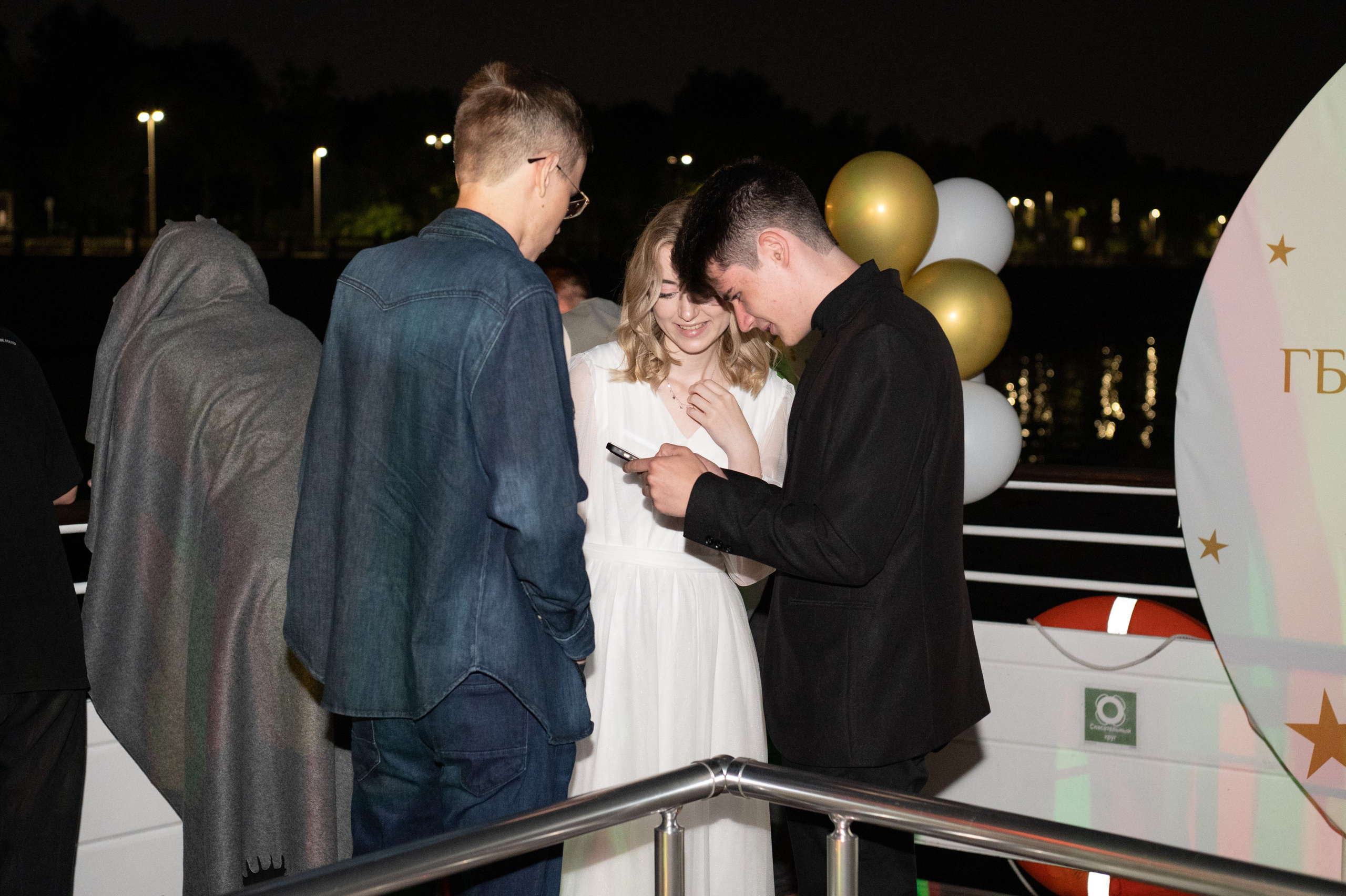 Выпускной вечер 11 класс на теплоходе. Детский и семейный фотограф г. Москва Оксана Катаджи