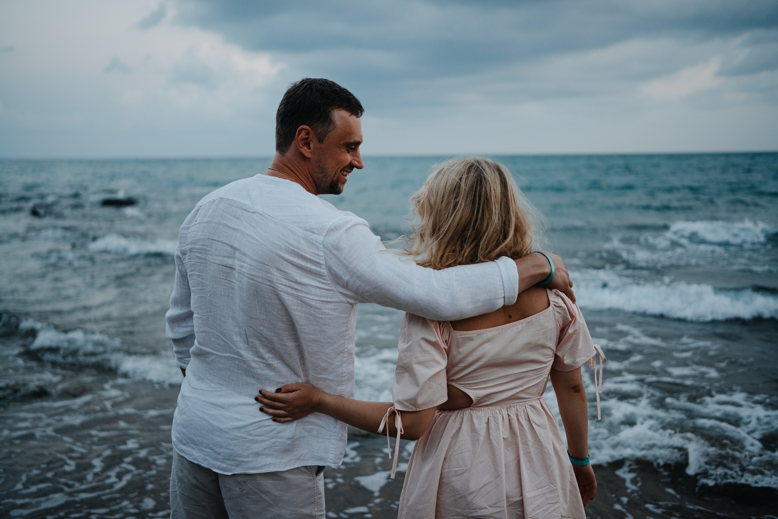 Съемка пары на море. Портретный и свадебный фотограф в Тбилиси • xeniqo
