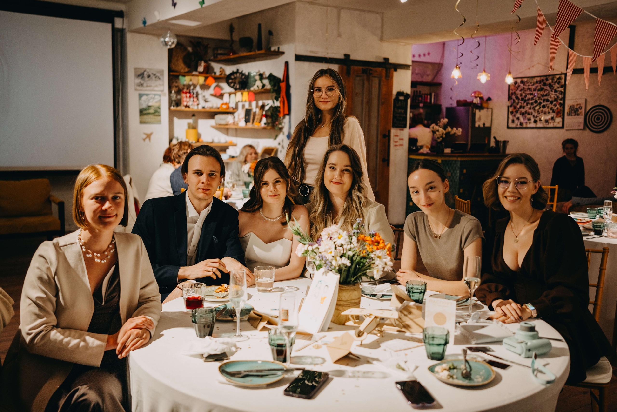 Годовщина свадьбы в кафе. Портретный и свадебный фотограф в Тбилиси • xeniqo