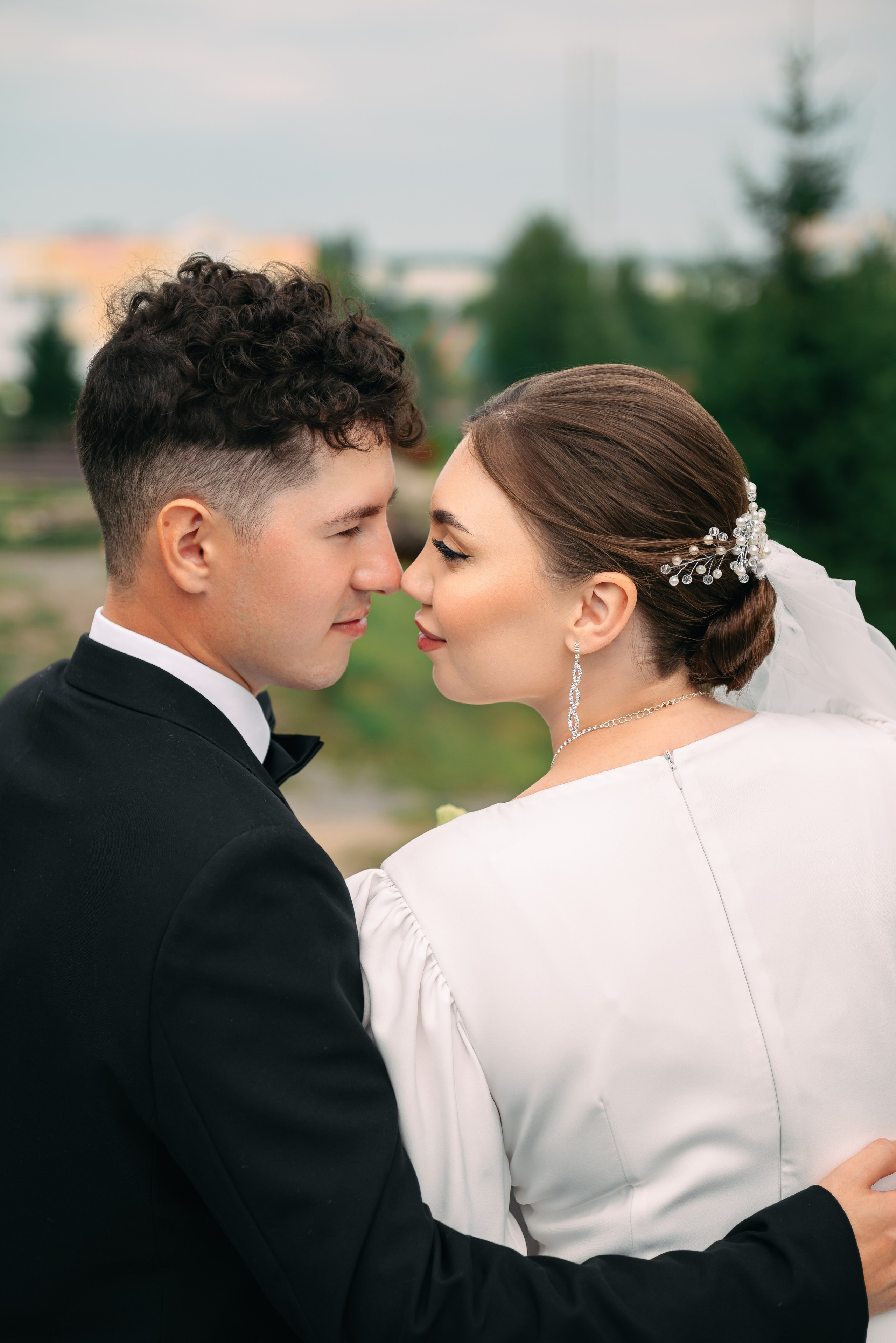 Свадебная фотосессия в парке отдыха «Лесная сказка» Лесная Поляна г. Кемерово