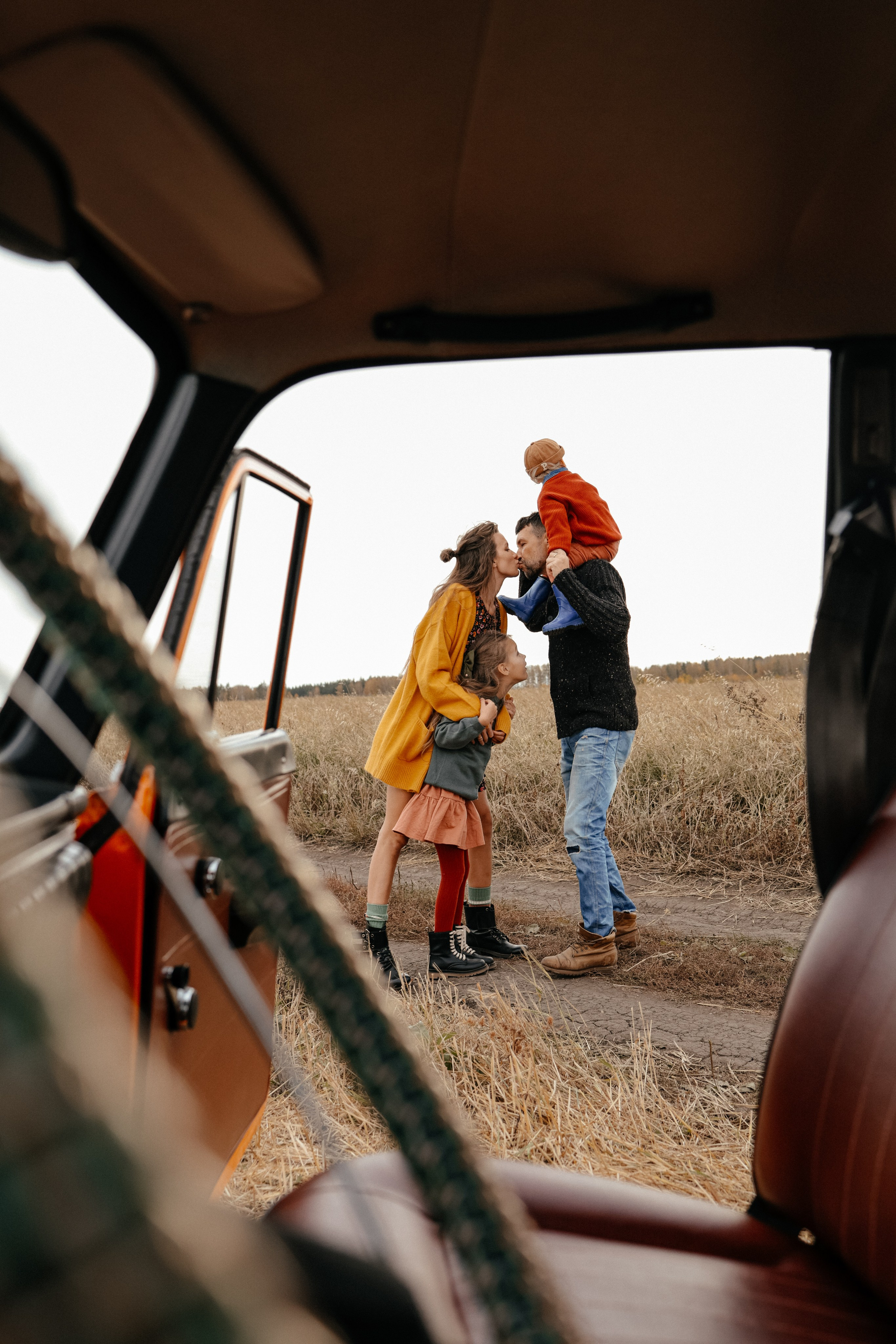 Семья Власовых и ретро авто. Семейный и детский фотограф в  г. Екатеринбурге Холодова Юлия