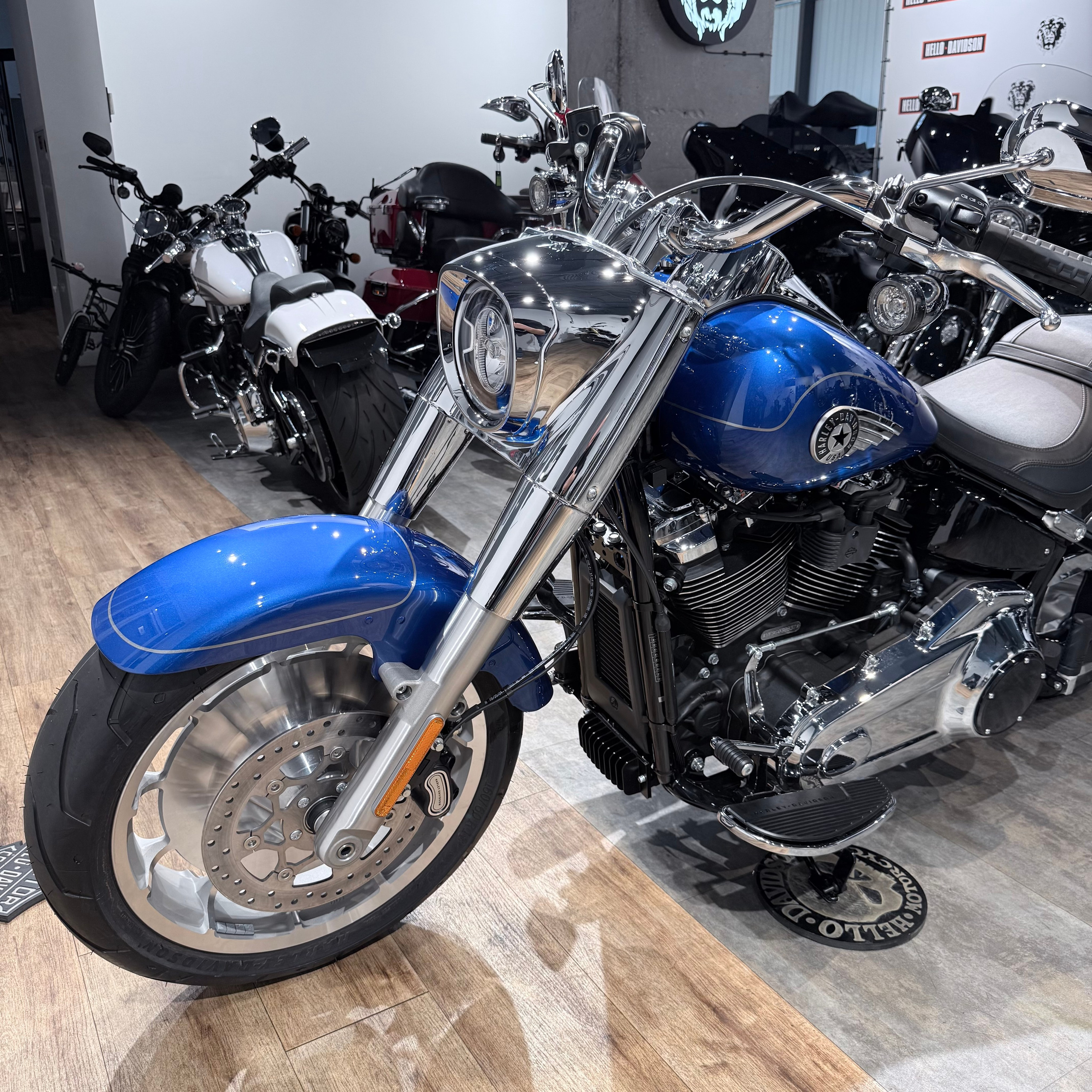 NEW 2026 Fat Boy 117 Вluе Вurst. Hello Davidson, Москва. Только хорошие мотоциклы…