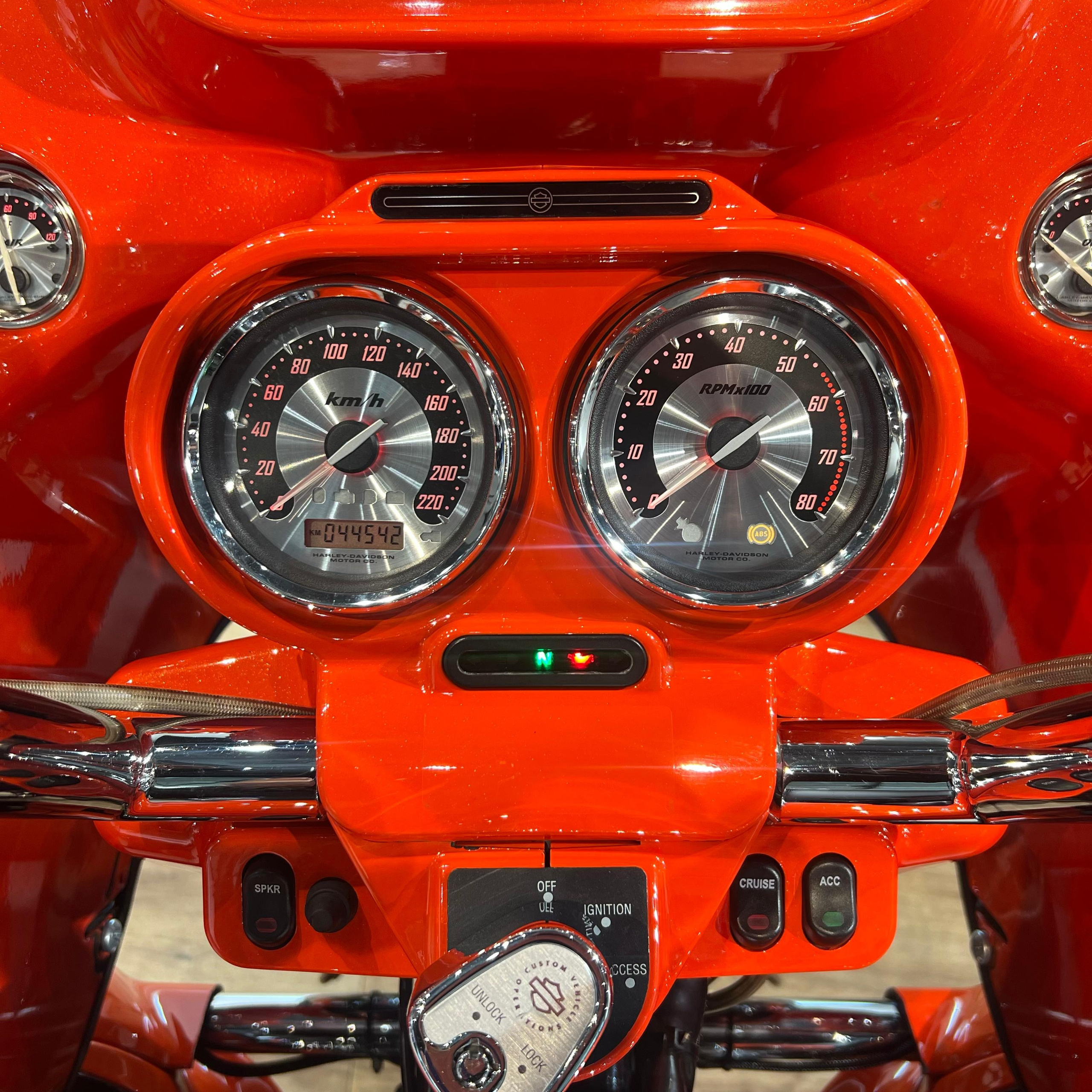 Harley Davidson CVO Road Glide (Electric Orange) (Touring) — купить мотоцикл. Hello Davidson, Москва. Только хорошие мотоциклы…