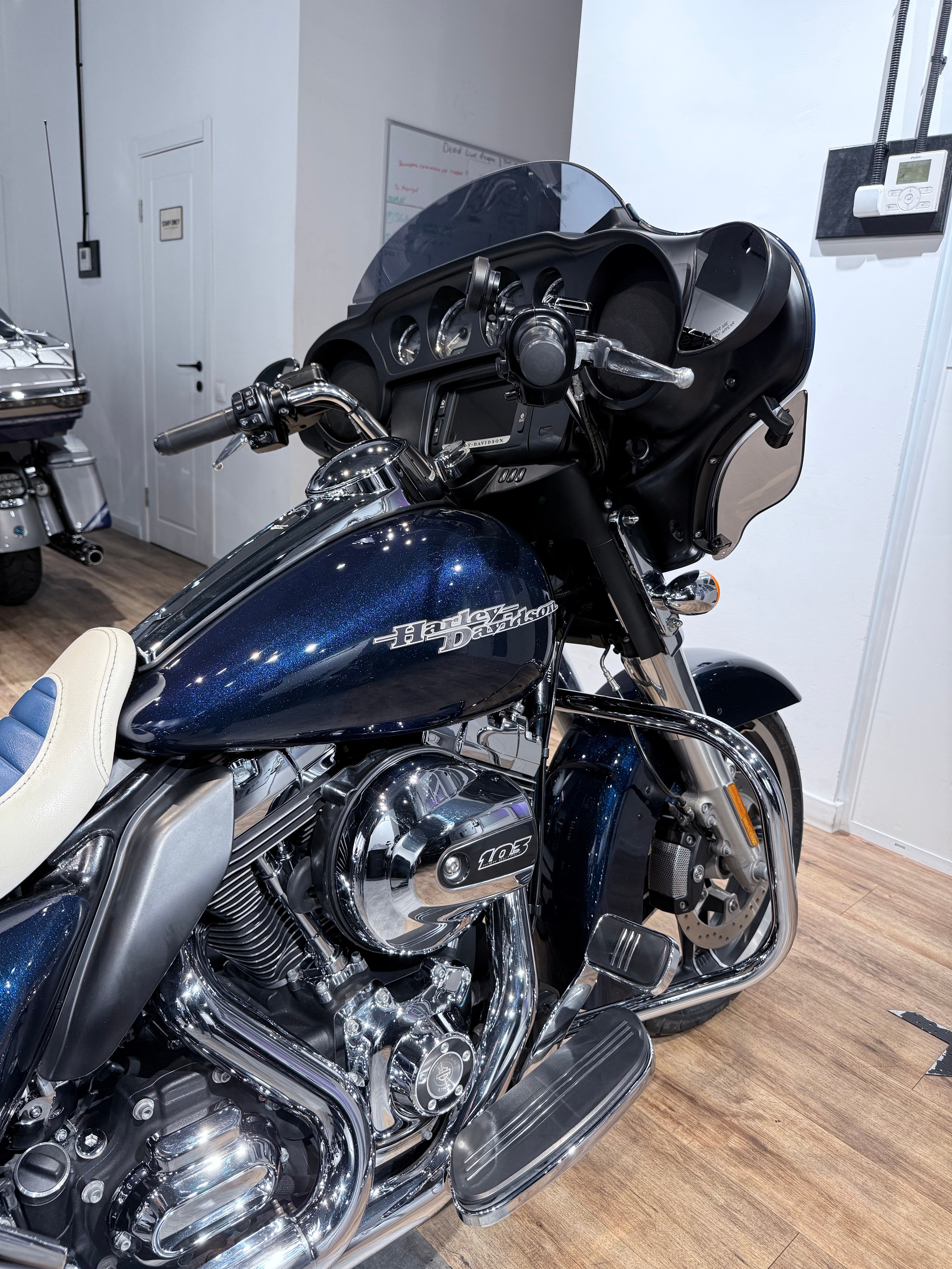 2014 Street Glide 103 ABS. Hello Davidson, Москва. Только хорошие мотоциклы…
