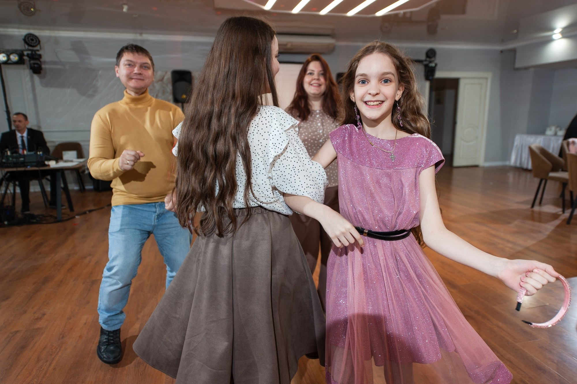 Студия и банкет. Свадебный и семейный фотограф в Омске Мормулев Михаил