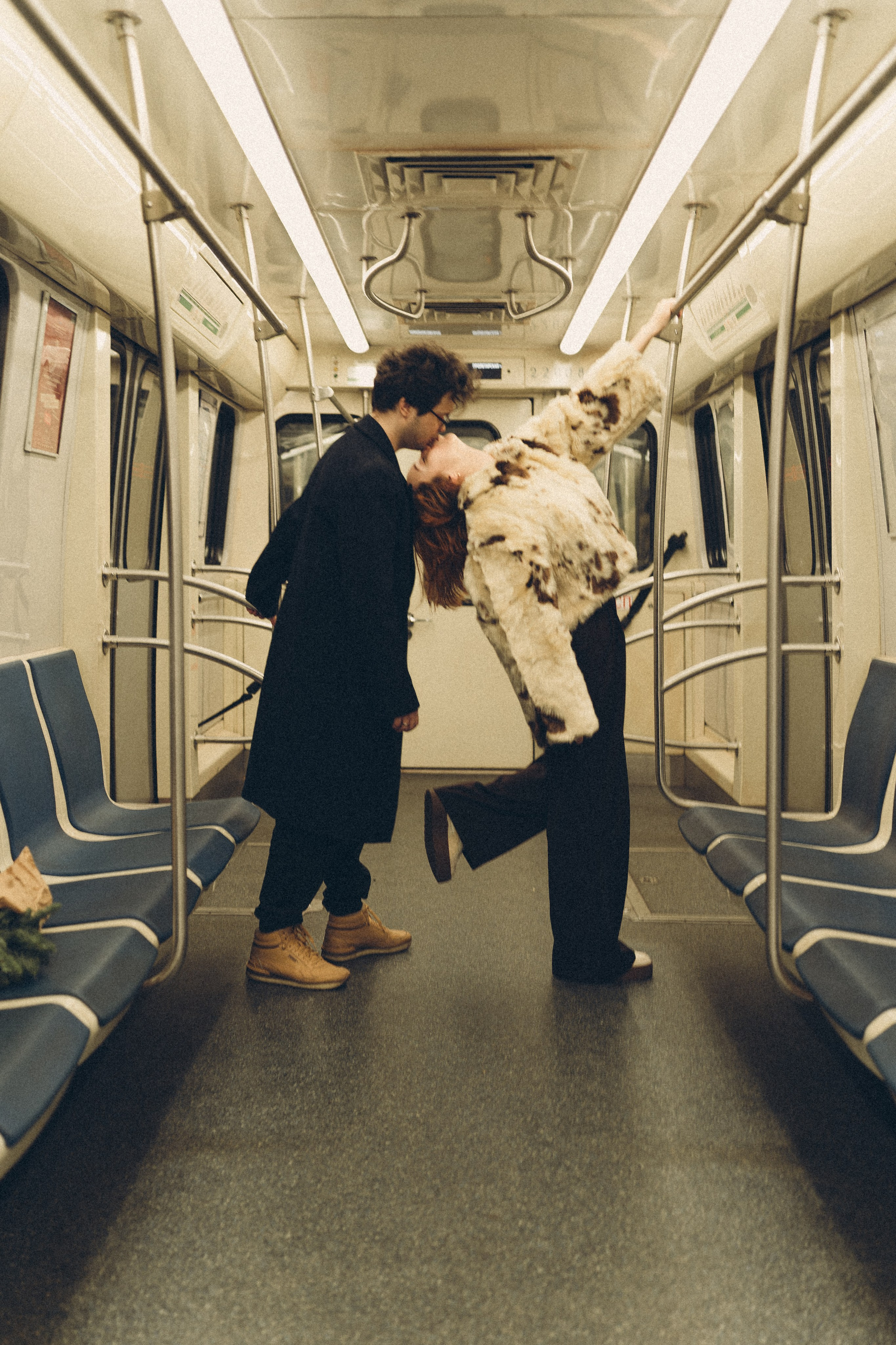 НОВОГОДНЯЯ ФОТОСЕСИИЯ ПАРЫ В МЕТРО ЛЮБОВЬ. Профессиональный фотограф, Санкт-Петербург — Виктория Богомолова