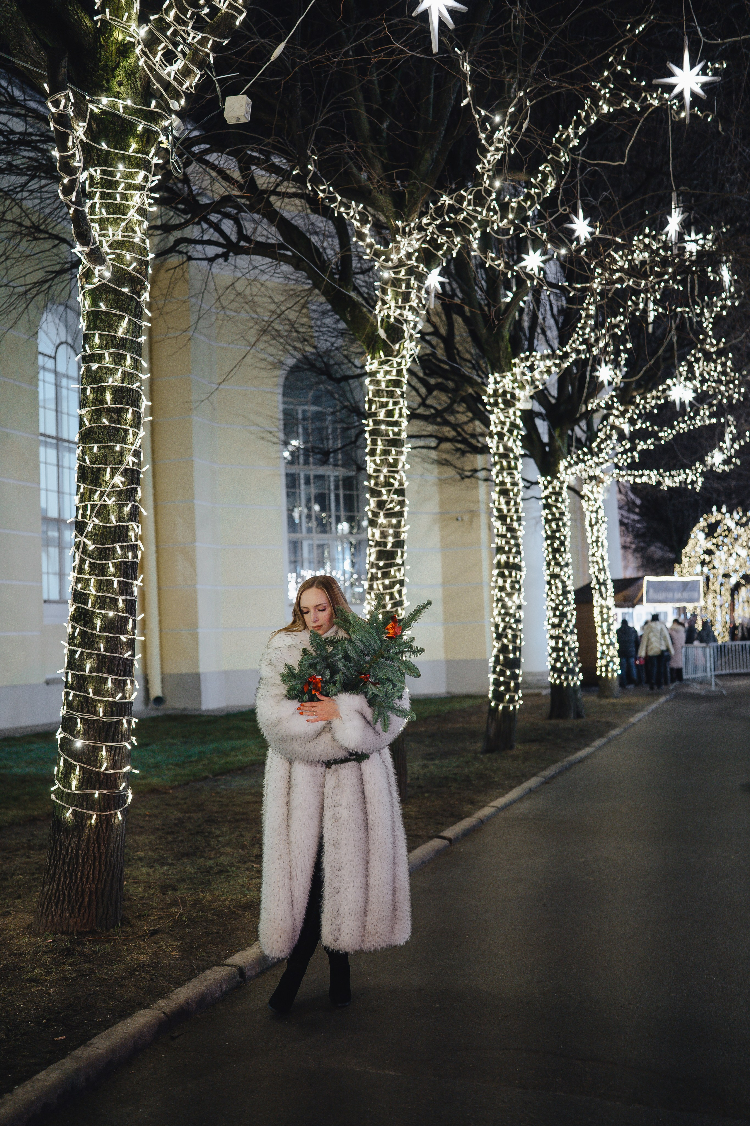 ПРОГУЛКА НА МАНЕЖНОЙ ПЛОЩАДИ ДЛЯ ДЕВУШКИ ПЕРЕД НОВЫМ ГОДОМ (НОВОГОДНЯЯ ФОТОСЕССИИЯ НА МАНЕЖНОЙ ПЛОЩАДИ). Профессиональный фотограф, Санкт-Петербург — Виктория Богомолова
