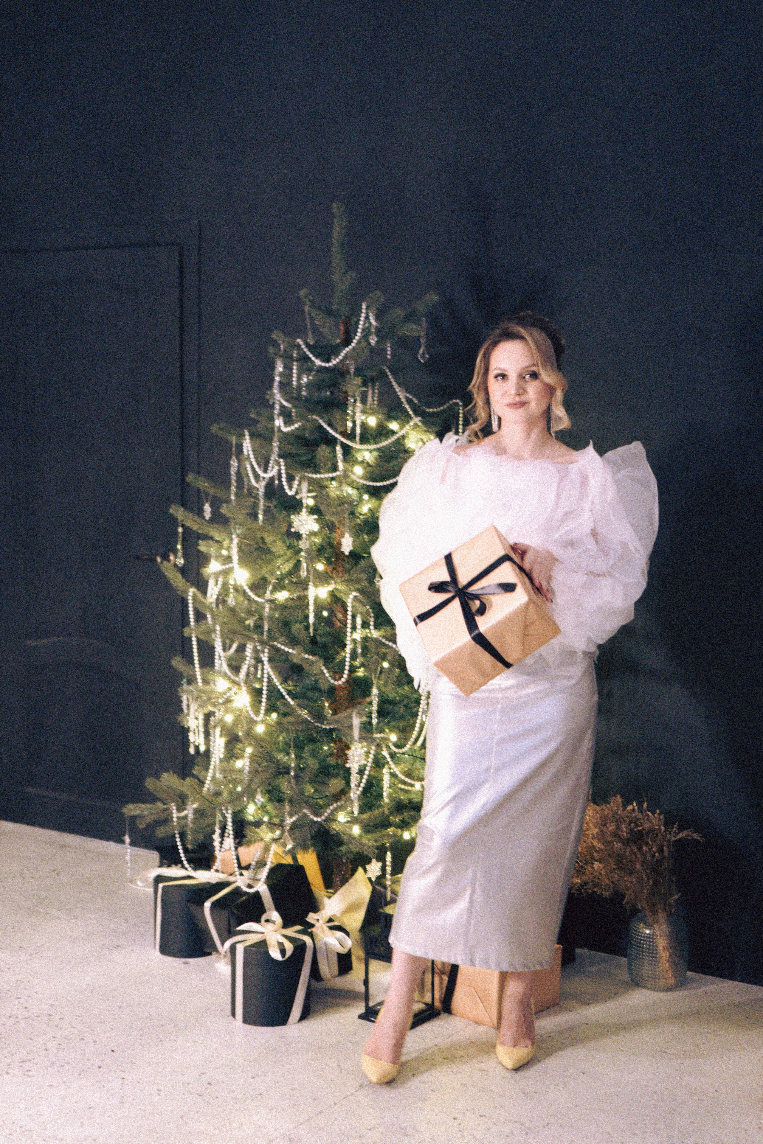 НОВОГОДНЯЯ ФОТОСЕСИИЯ В СТУДИИ ДЛЯ ДЕВУШКИ И ПРОГУЛКА ПО ЧЕРНЫШЕВСКОЙ. Профессиональный фотограф, Санкт-Петербург — Виктория Богомолова