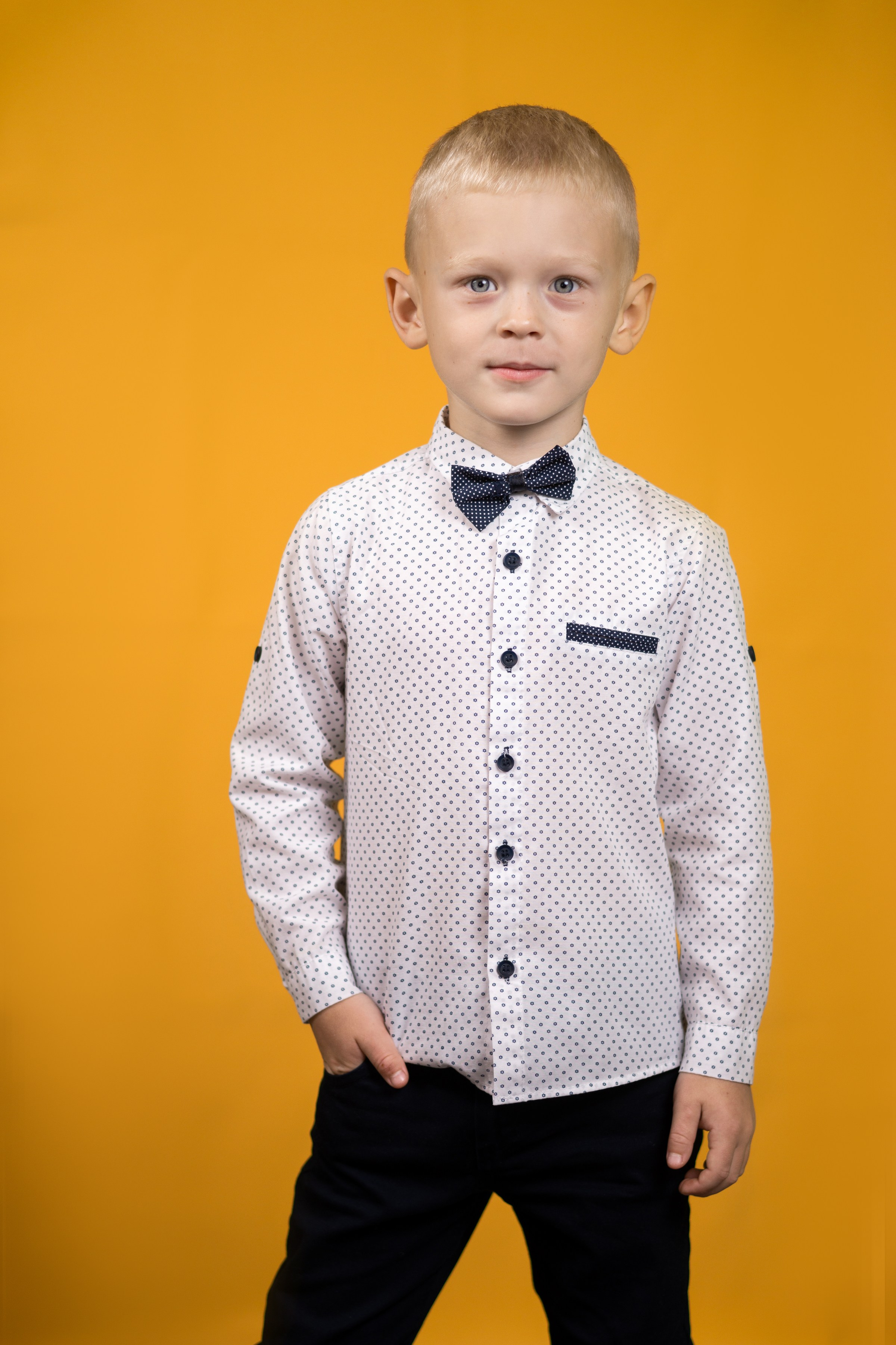 Портреты на желтом фонее. Ольга Плаксина фотограф в Саратове