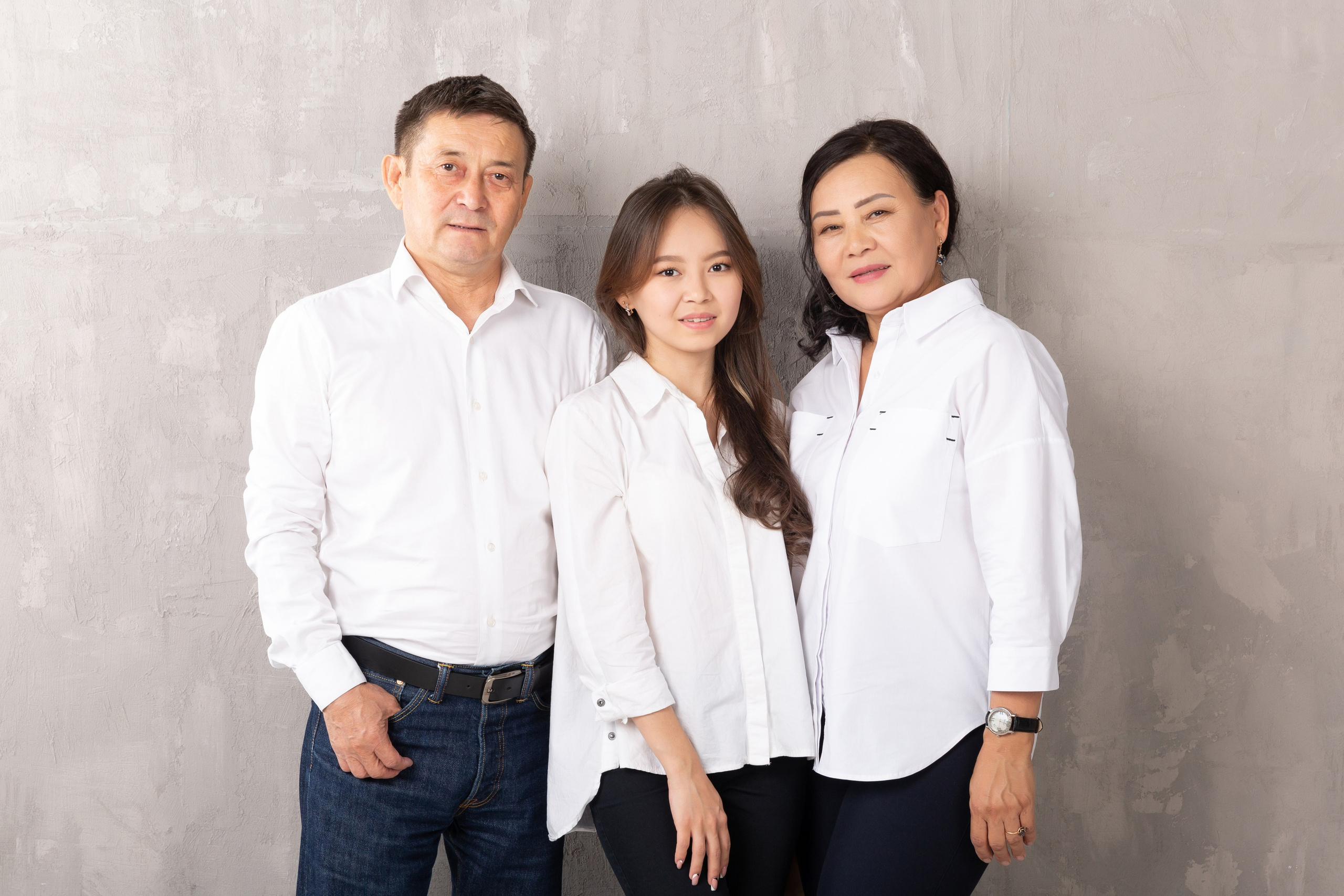 Аяулым и семья. Фотостудия Алматы. Семейная и детская фотостудия Family studio.Фотограф Алматы