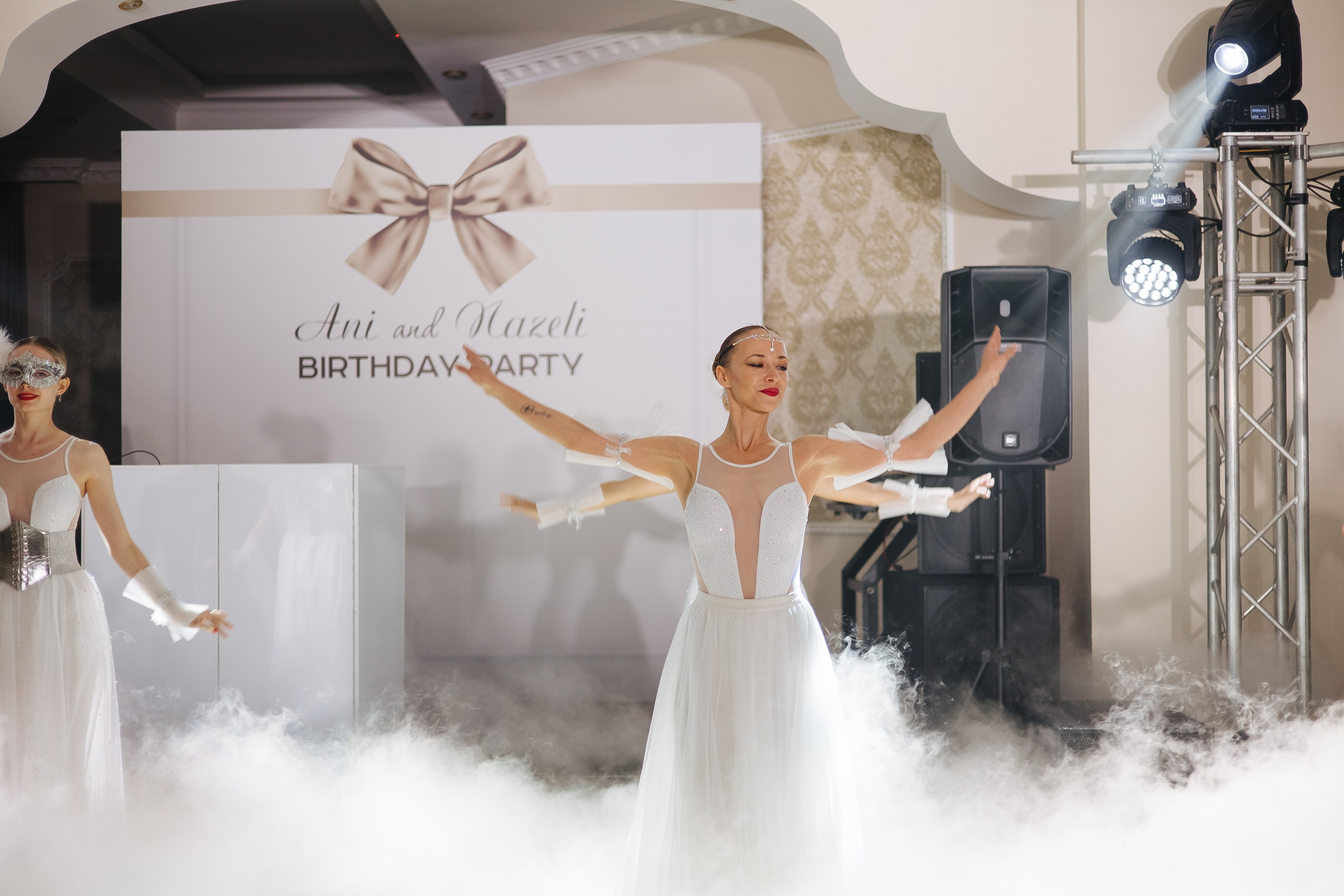 Ани и Назели. 35&5 День рождения, «Янтарь». Фотограф в Красноярске Надежда Воскресенская