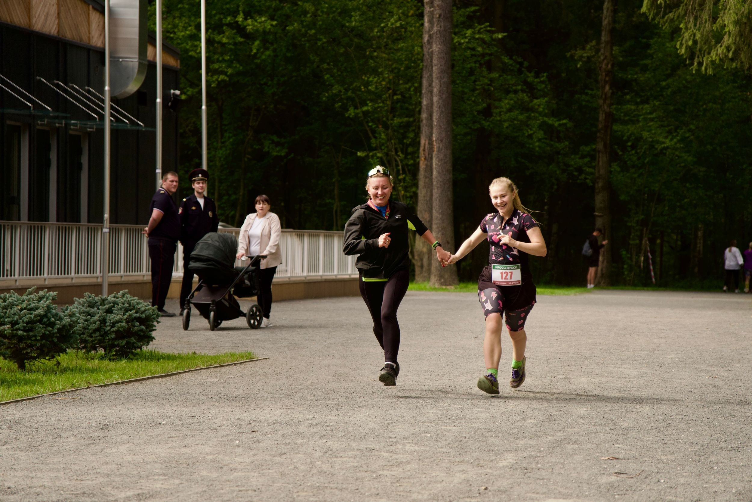 Забег в парке «Дубки». Кафе «БЕЛКА НАШЕПТАЛА». Ну оооочень концептуальное кафе