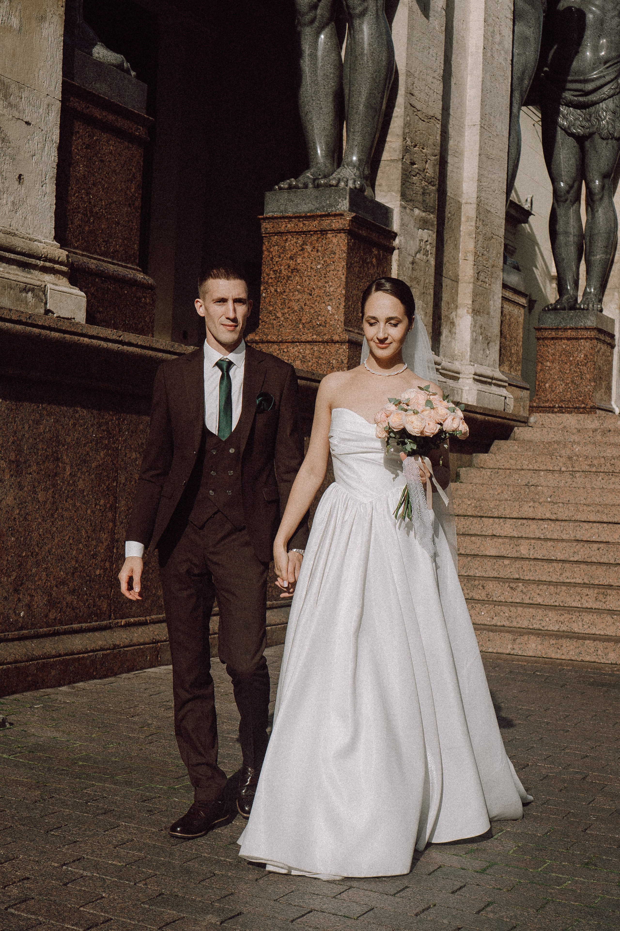 СВАДЕБНАЯ ПРОГУЛКА В САНТК-ПЕТЕРБУРГЕ (ИСАКИЕВСКИЙ СОБОР, ЗИМНЯЯ КАНАВКА, ЭРМИТАЖ И БОЛЬШАЯ МОРСКАЯ УЛИЦА). Профессиональный фотограф, Санкт-Петербург — Виктория Богомолова