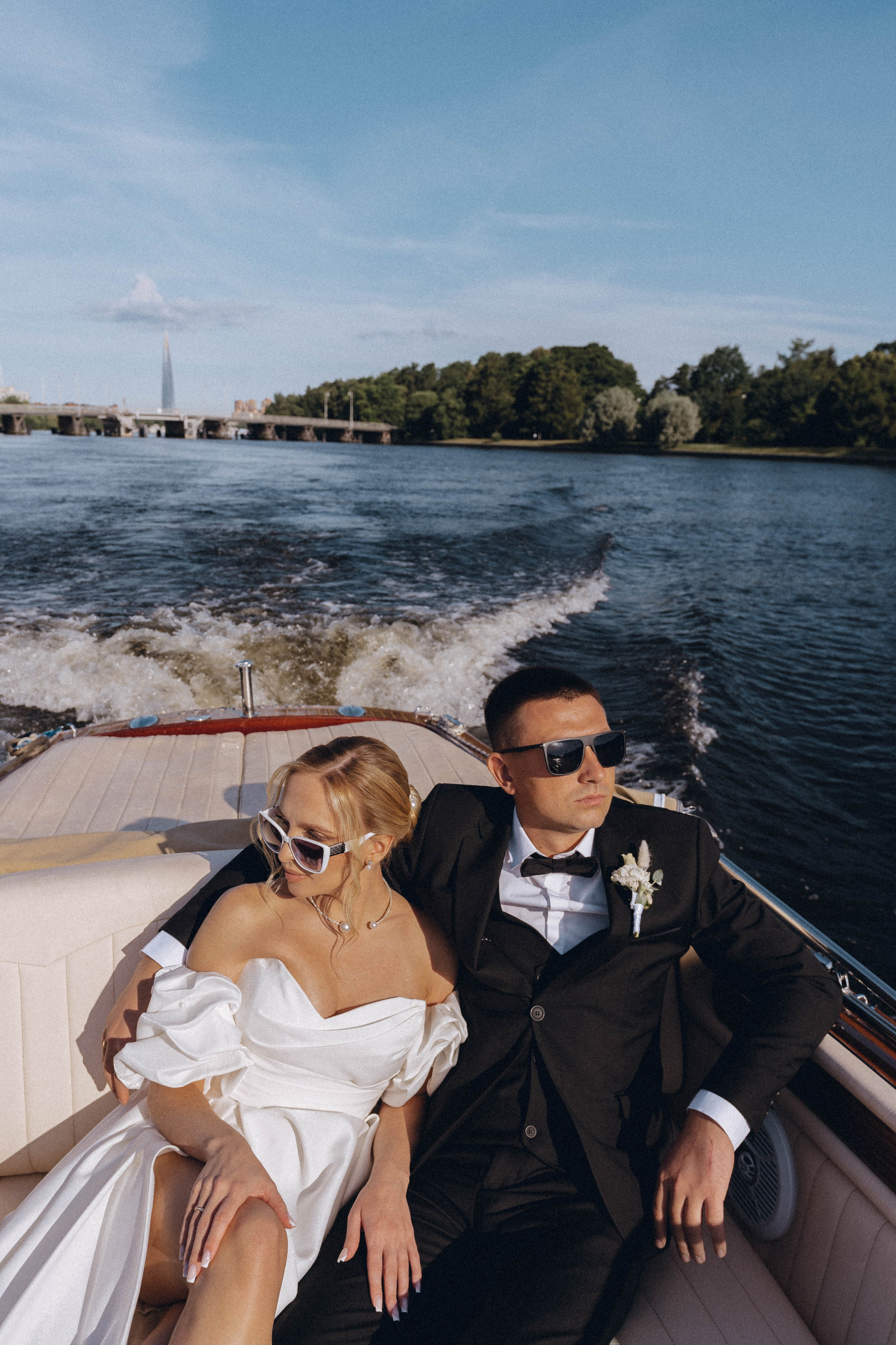 СВАДЕНБНАЯ СЬЕМКА НА КАТЕРЕ ПО КАНАЛАМ САНКТ-ПЕТЕРБУРГА И В АКВАТОРИИ НЕВЫ. Профессиональный фотограф, Санкт-Петербург — Виктория Богомолова