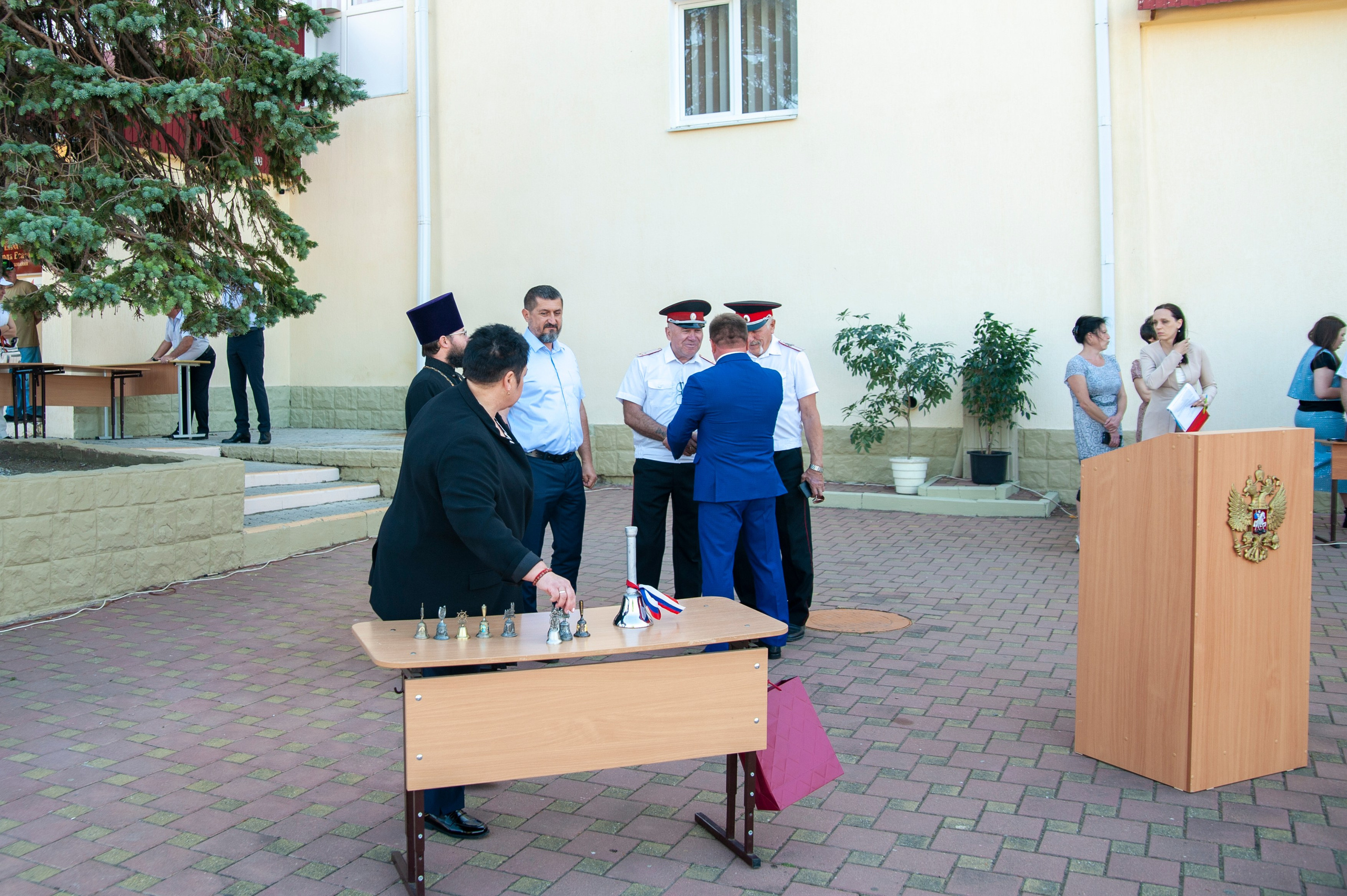 Последний Звонок МАОУ СОШ № 17 им. Эдуарда Есаяна — Архипо-Осиповка. Свадебный и семейный фотограф Денис Лукьянов в Краснодаре, Краснодарском крае и Республике Крым